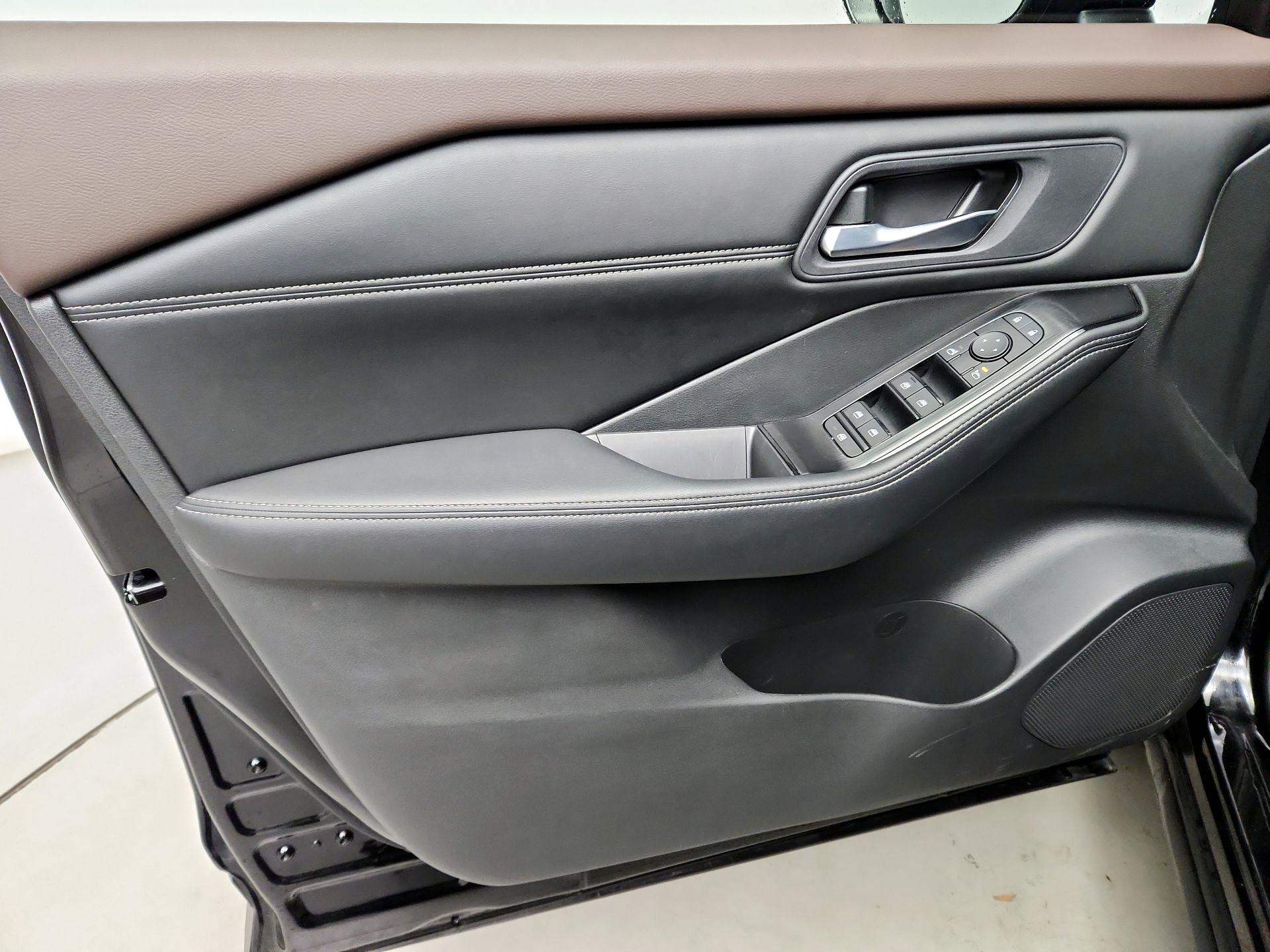 Thumbnail: 2023 Nissan Rogue - 12