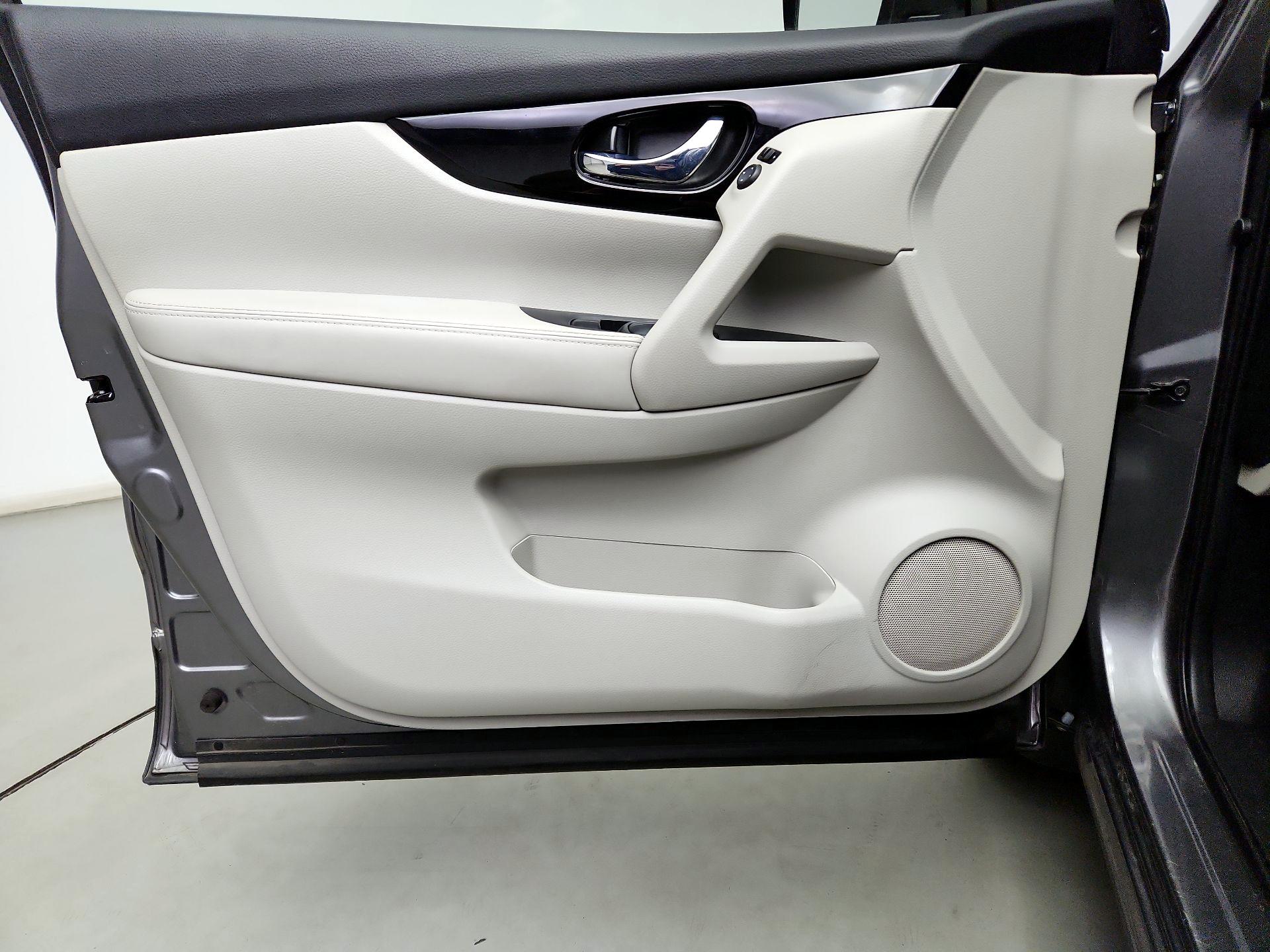 Thumbnail: 2022 Nissan Rogue Sport - 12