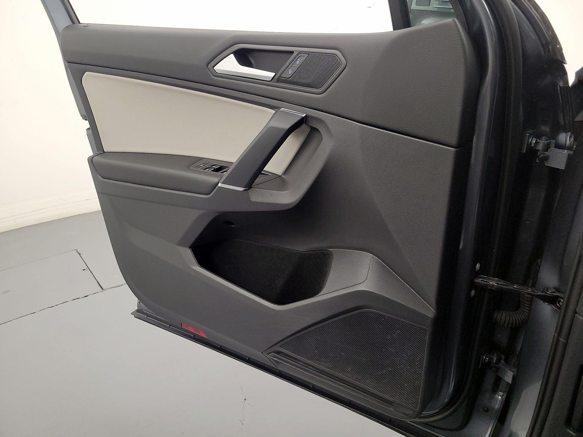 Thumbnail: 2020 Volkswagen Tiguan - 12