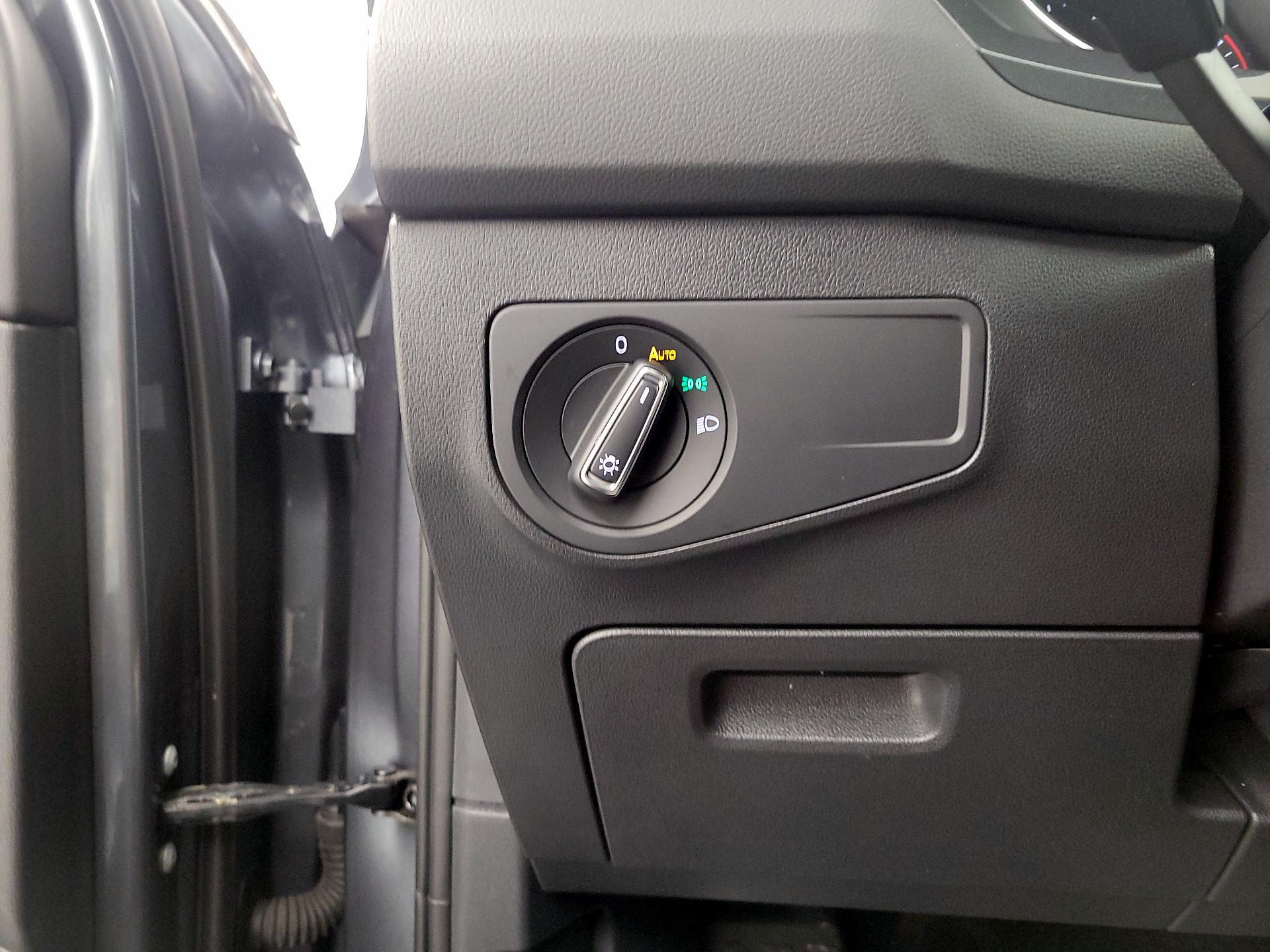 Thumbnail: 2020 Volkswagen Tiguan - 13