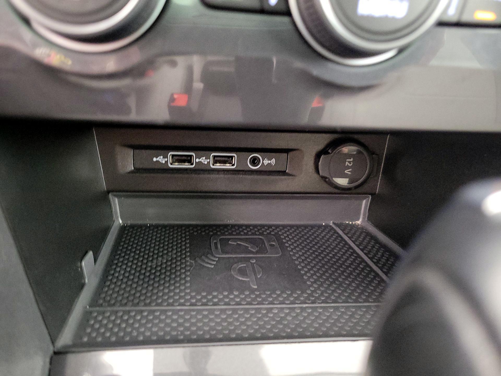 Thumbnail: 2020 Volkswagen Tiguan - 18