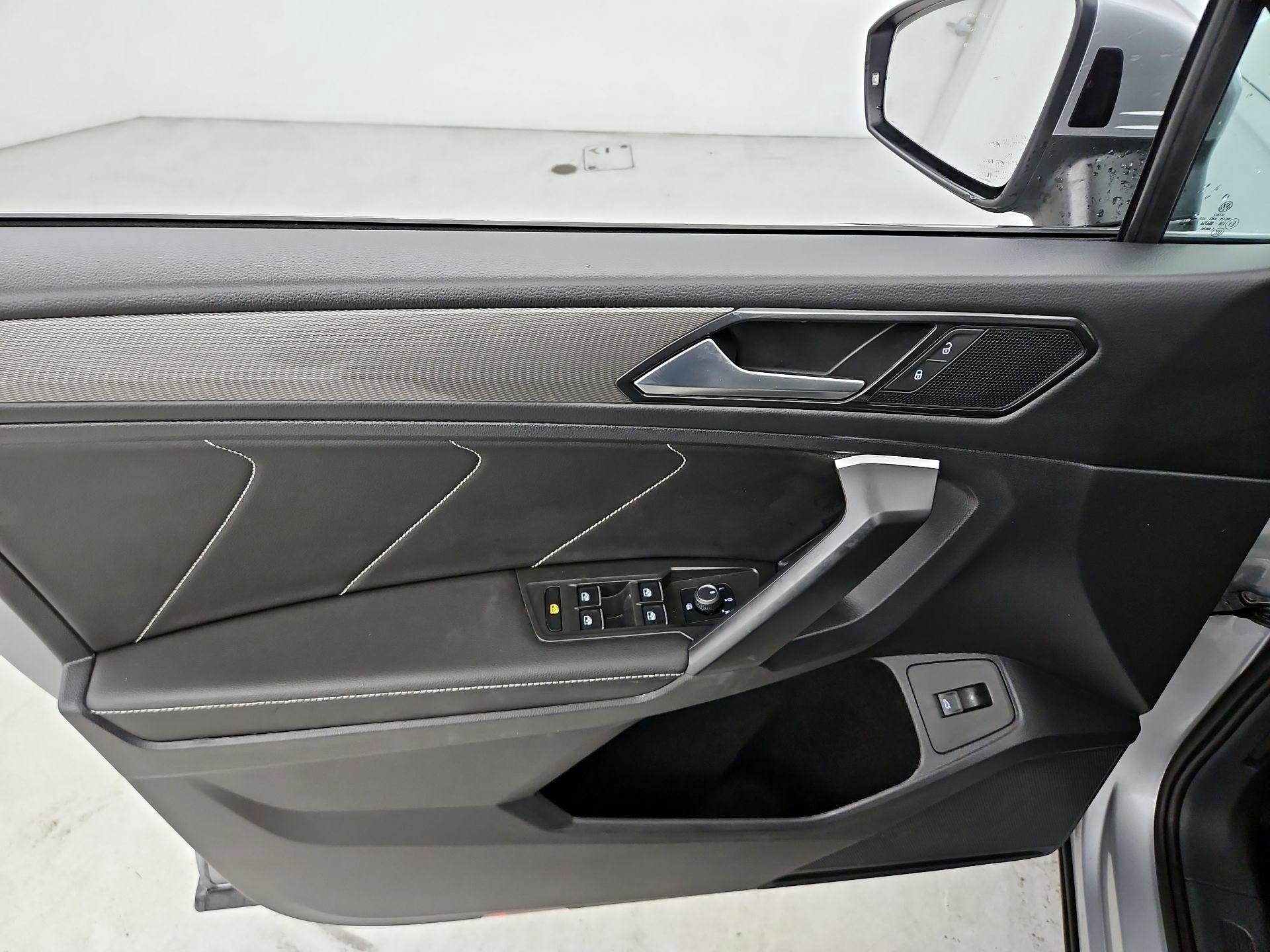 Thumbnail: 2024 Volkswagen Tiguan - 12