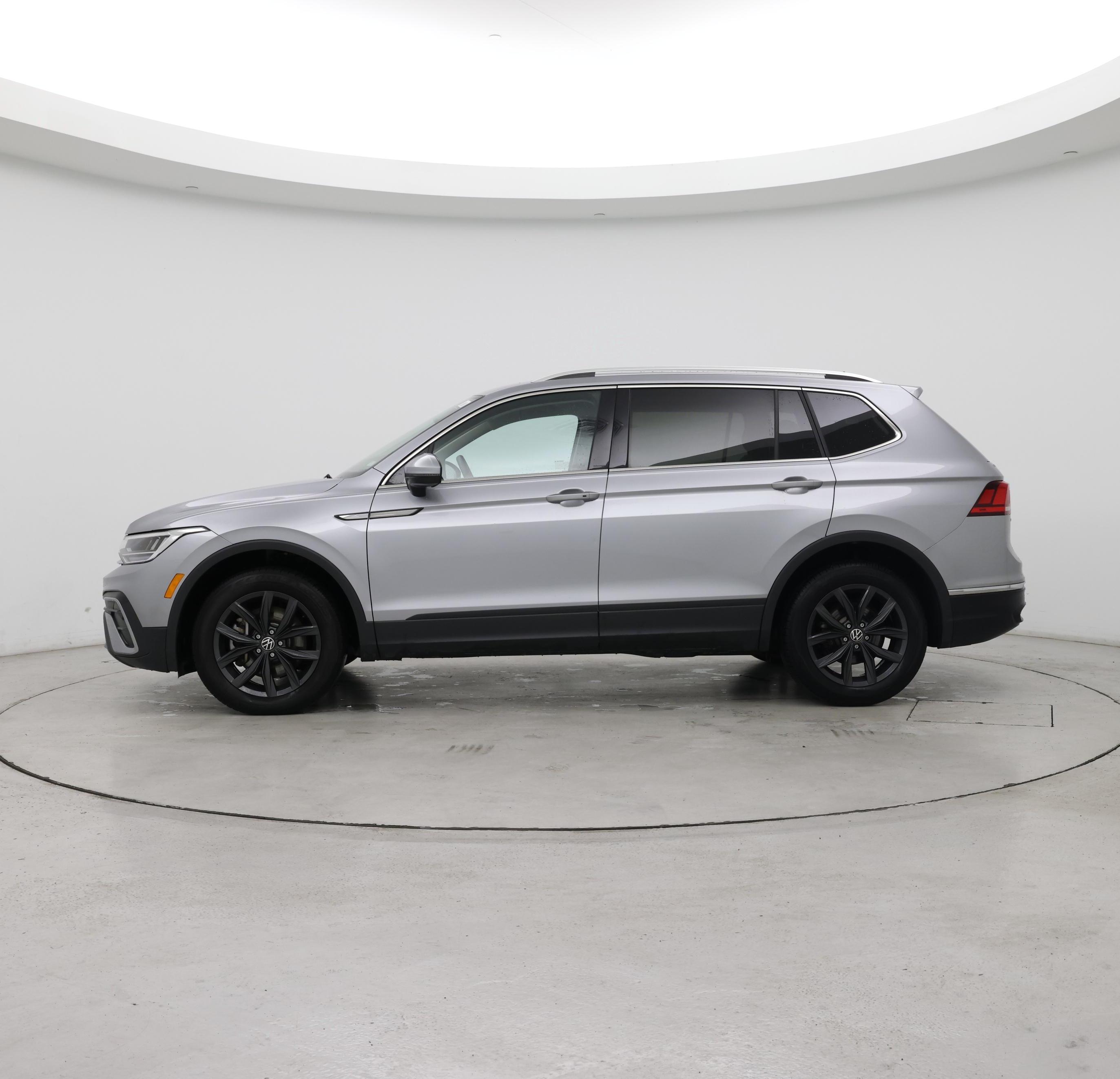 Thumbnail: 2024 Volkswagen Tiguan - 3