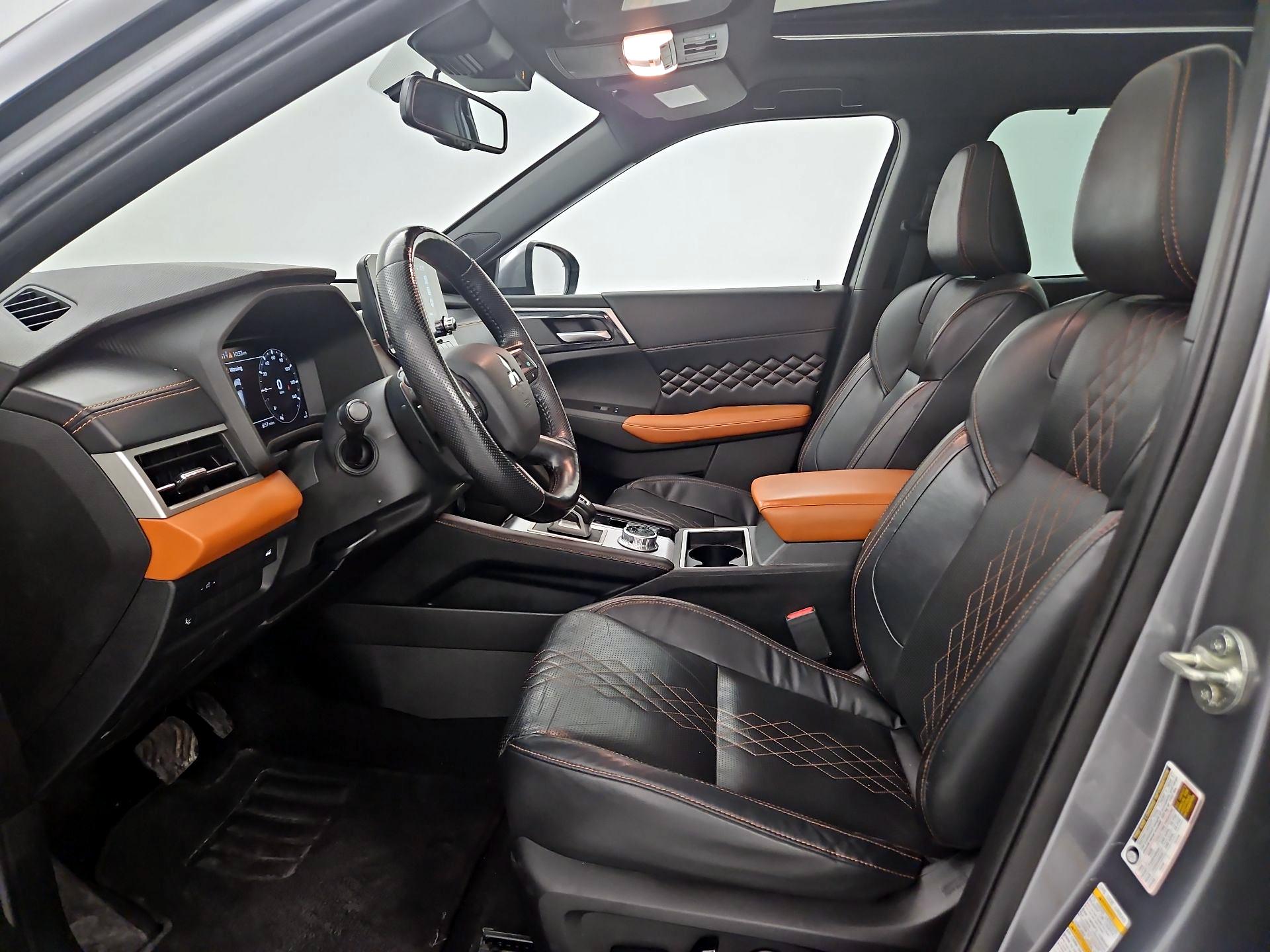 Thumbnail: 2022 Mitsubishi Outlander - 11