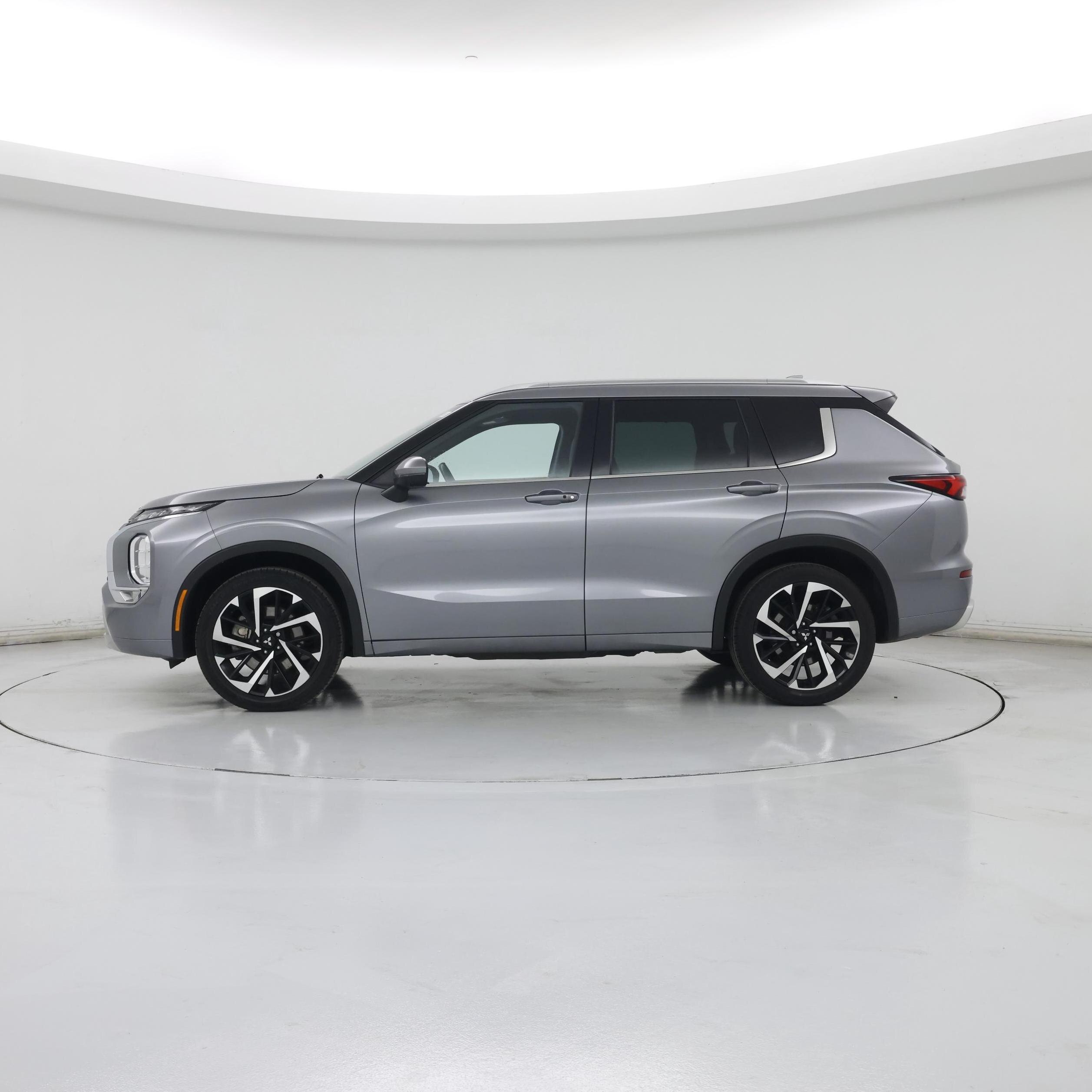 Thumbnail: 2022 Mitsubishi Outlander - 3