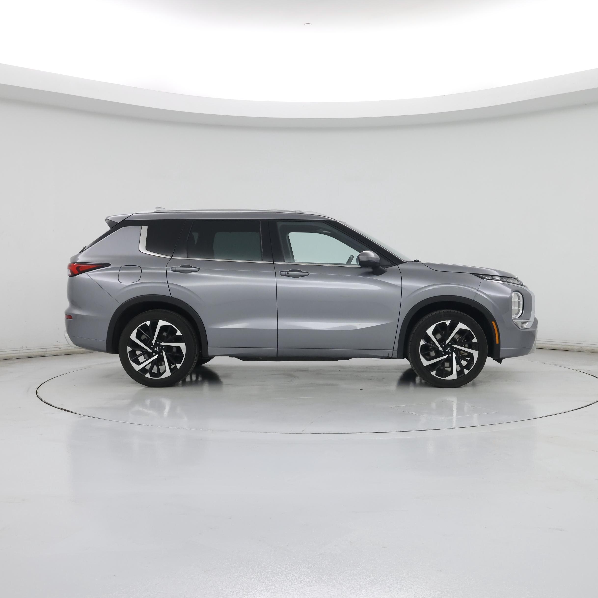 Thumbnail: 2022 Mitsubishi Outlander - 7