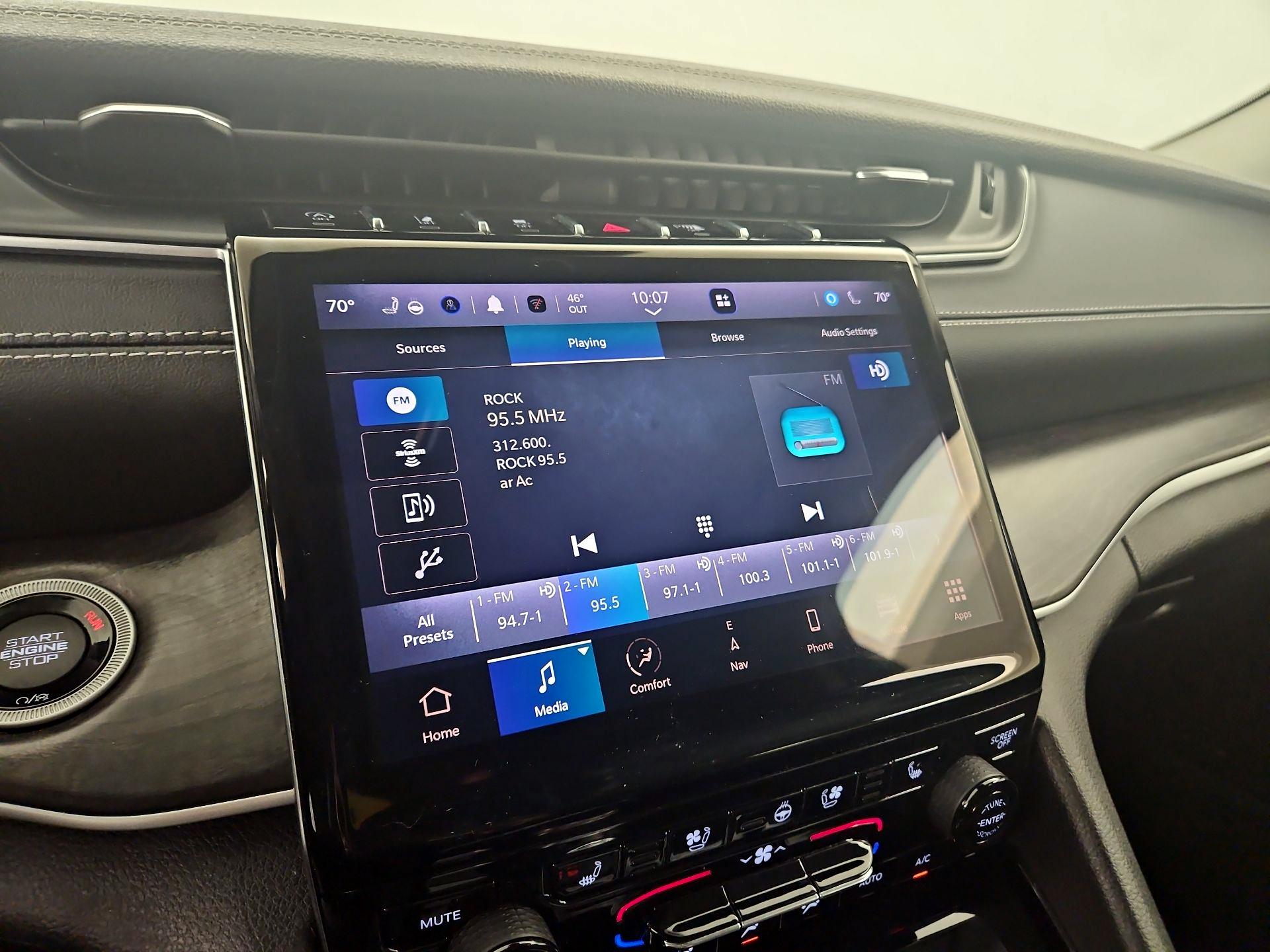 Thumbnail: 2023 Jeep Grand Cherokee - 16