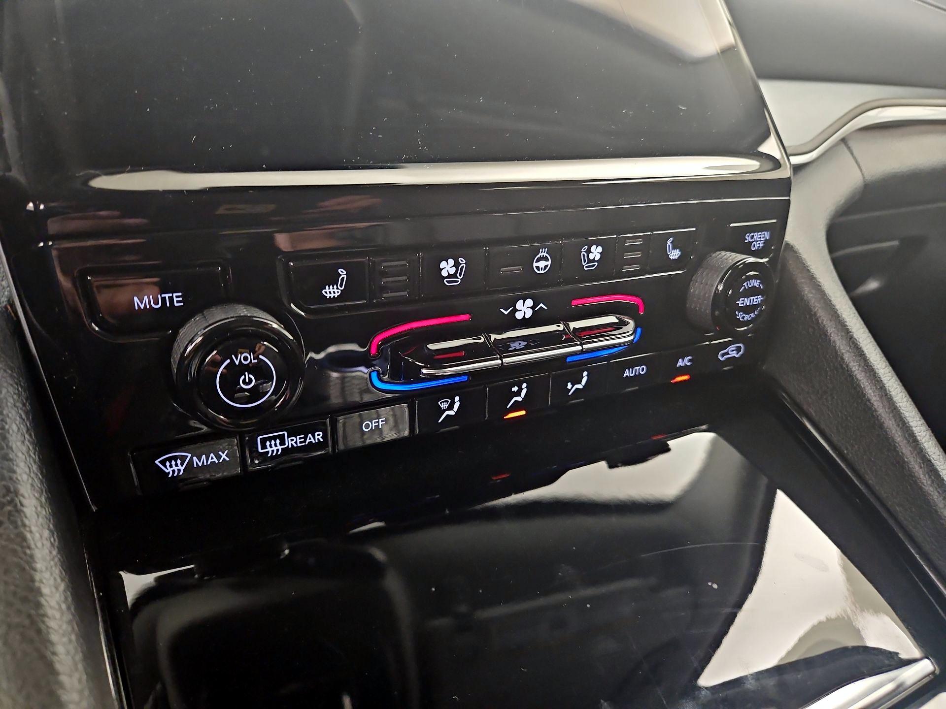 Thumbnail: 2023 Jeep Grand Cherokee - 17