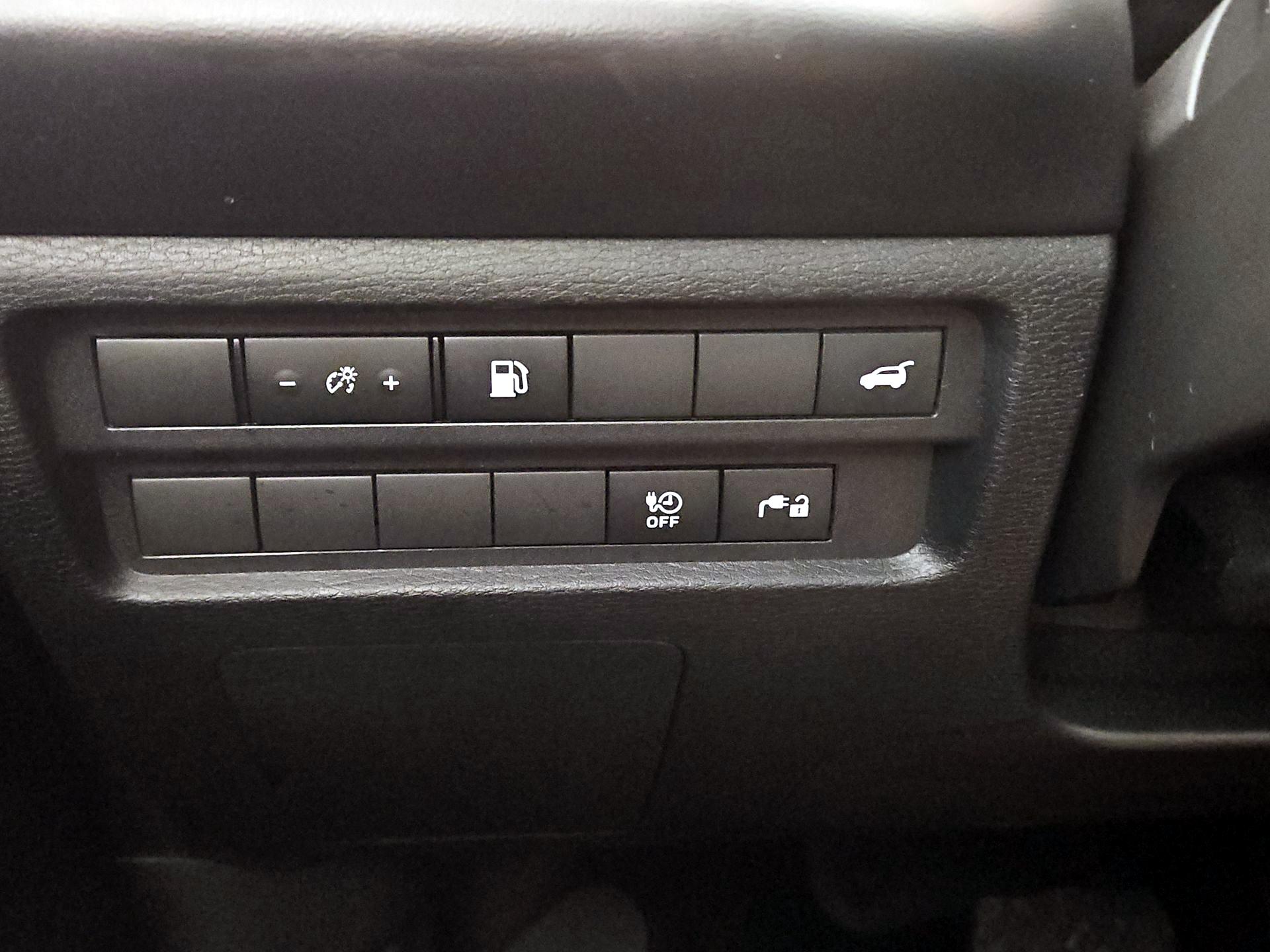 Thumbnail: 2023 Mitsubishi Outlander - 13