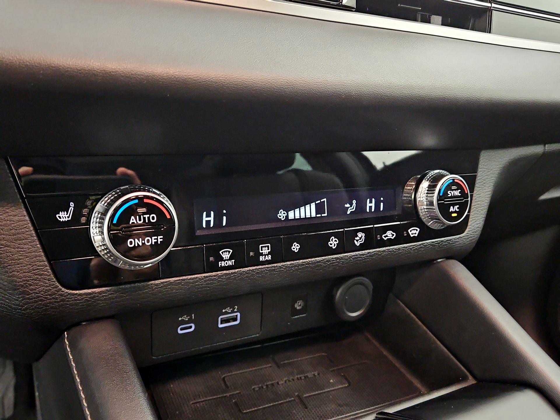 Thumbnail: 2023 Mitsubishi Outlander - 17