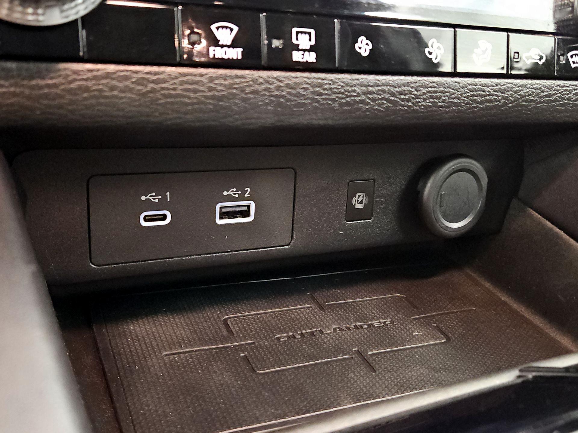 Thumbnail: 2023 Mitsubishi Outlander - 19