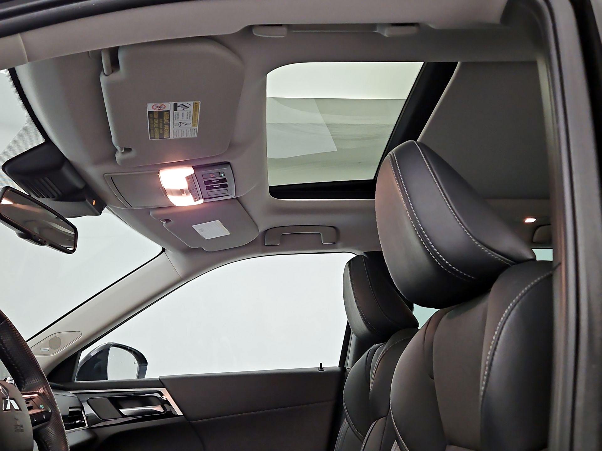 Thumbnail: 2023 Mitsubishi Outlander - 20