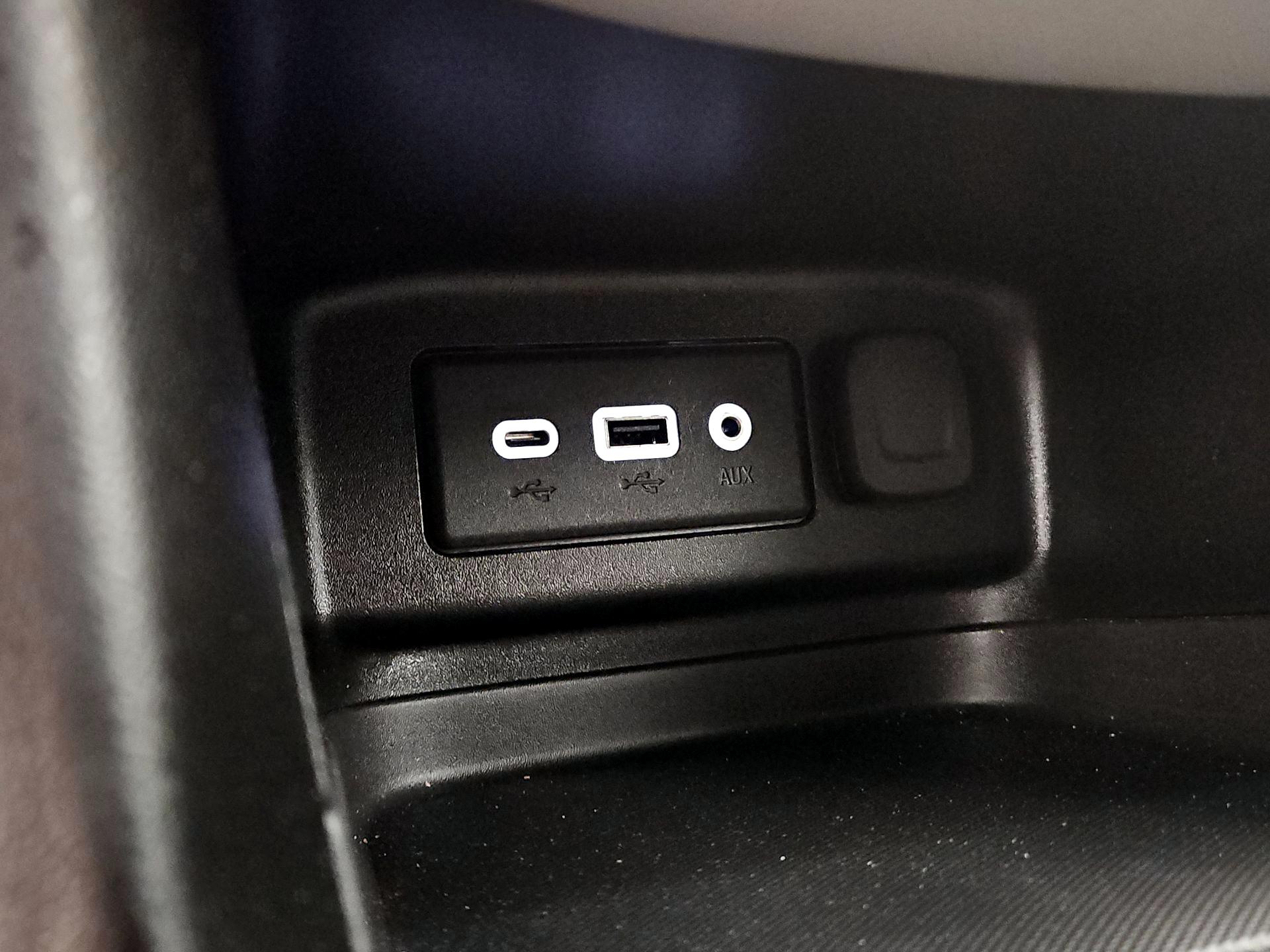 Thumbnail: 2022 Chevrolet Equinox - 18