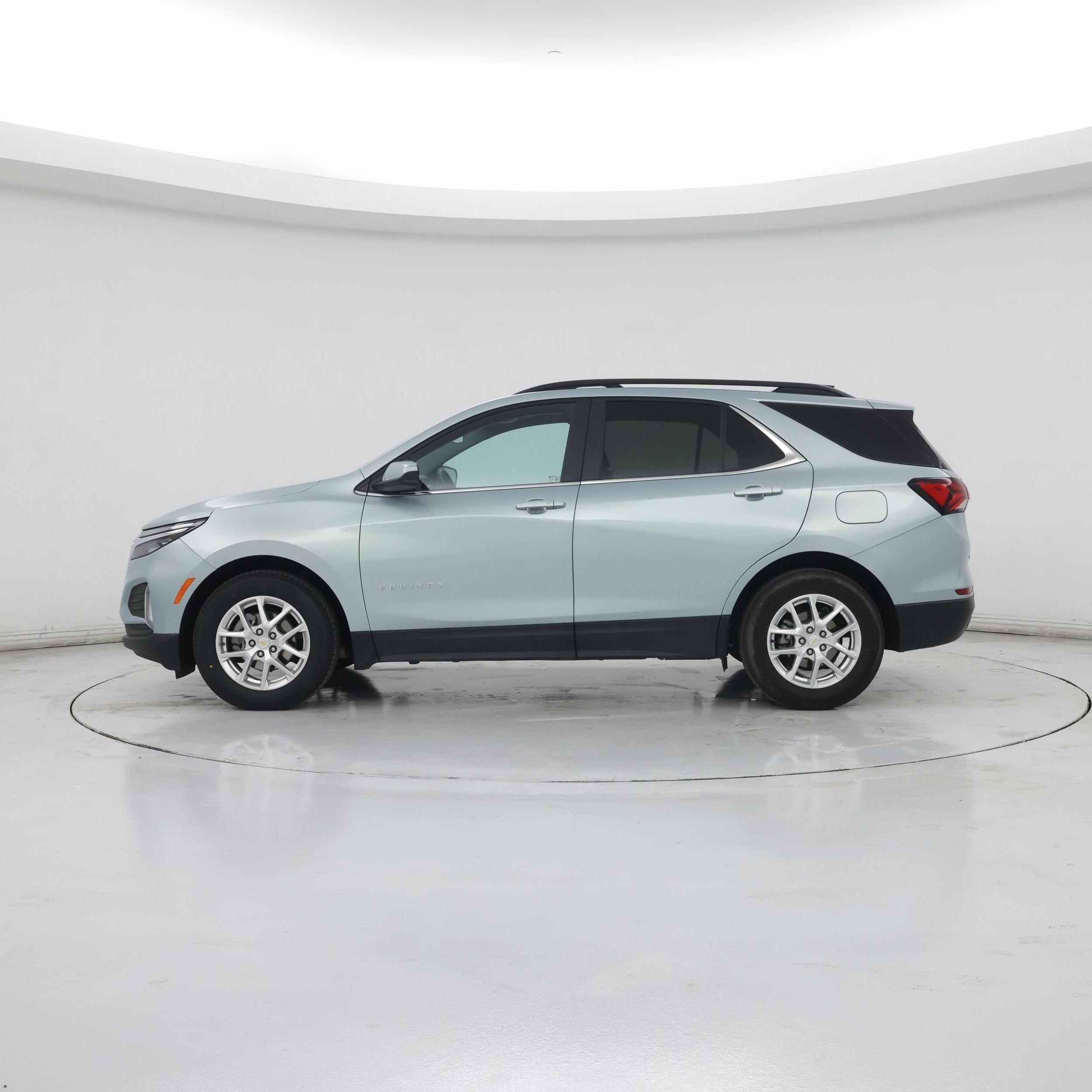 Thumbnail: 2022 Chevrolet Equinox - 3