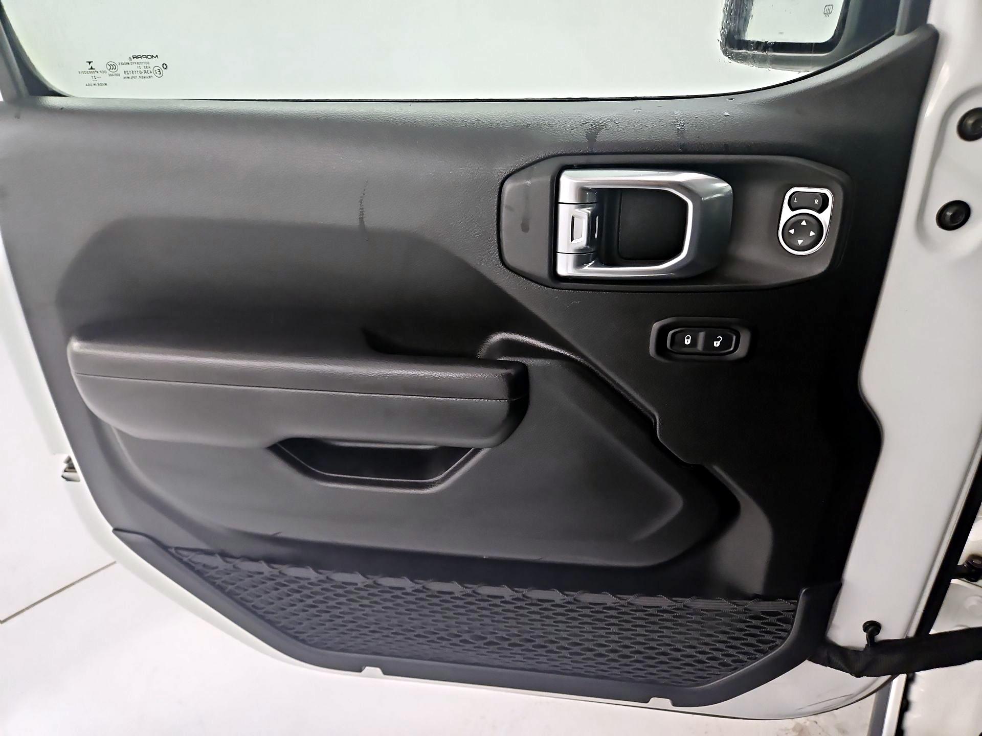 Thumbnail: 2021 Jeep Gladiator - 12