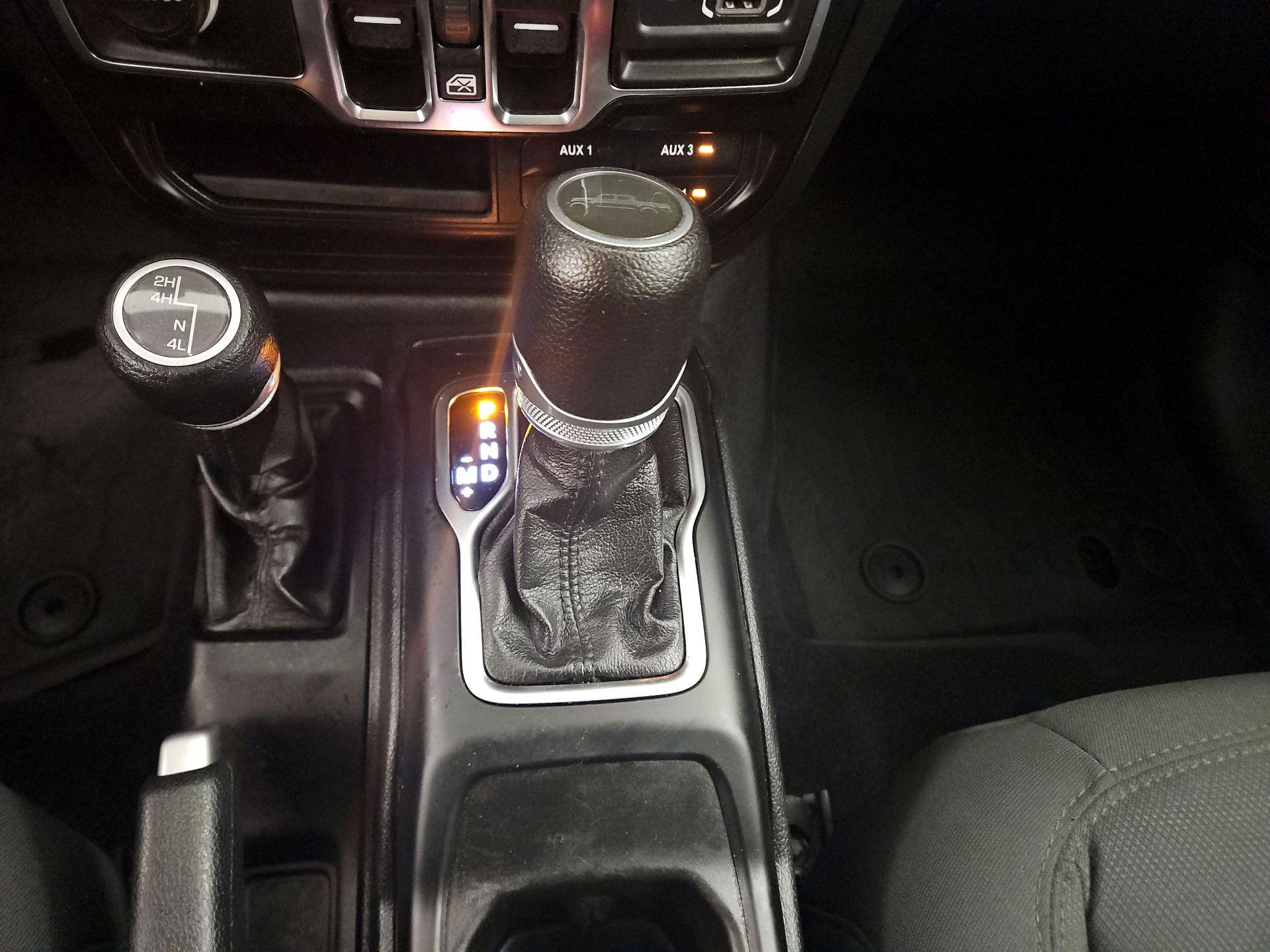 Thumbnail: 2021 Jeep Gladiator - 18