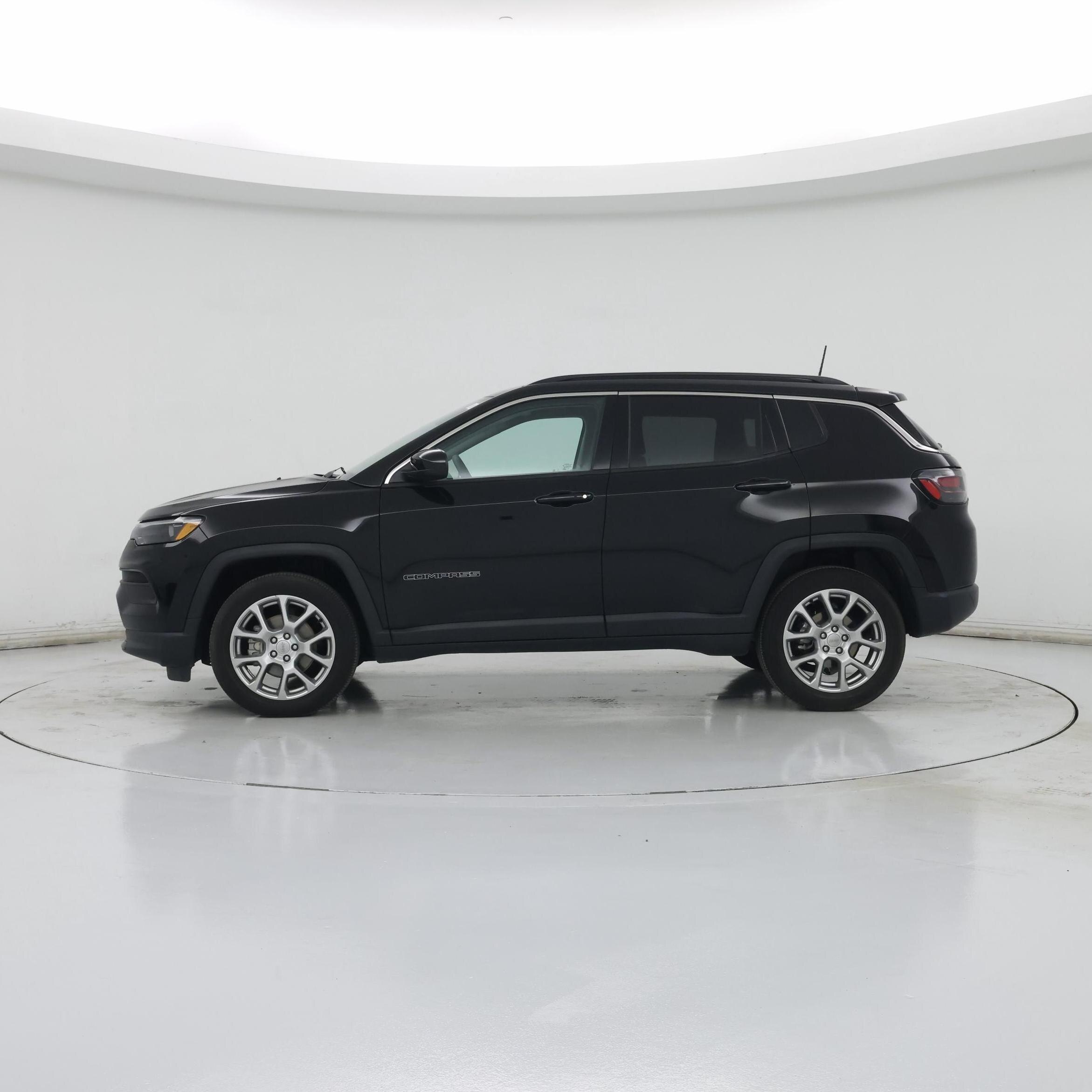 Thumbnail: 2022 Jeep Compass - 3