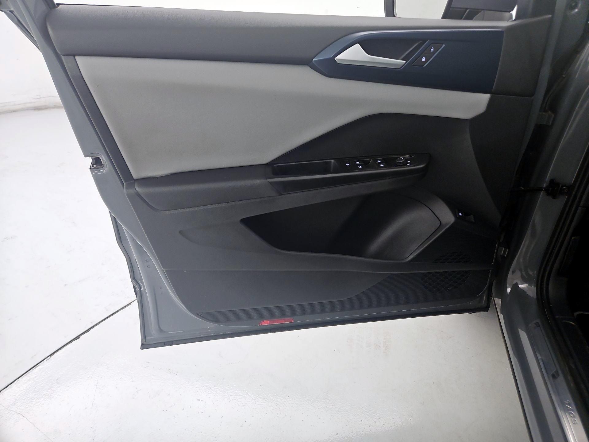 Thumbnail: 2023 Volkswagen Taos - 12