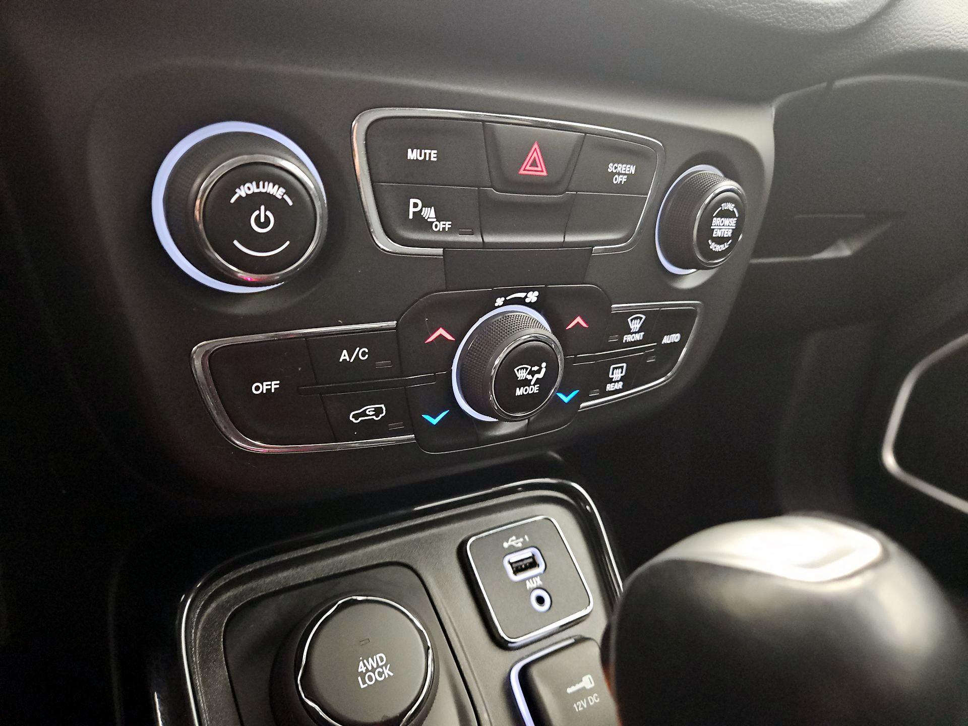 Thumbnail: 2020 Jeep Compass - 16