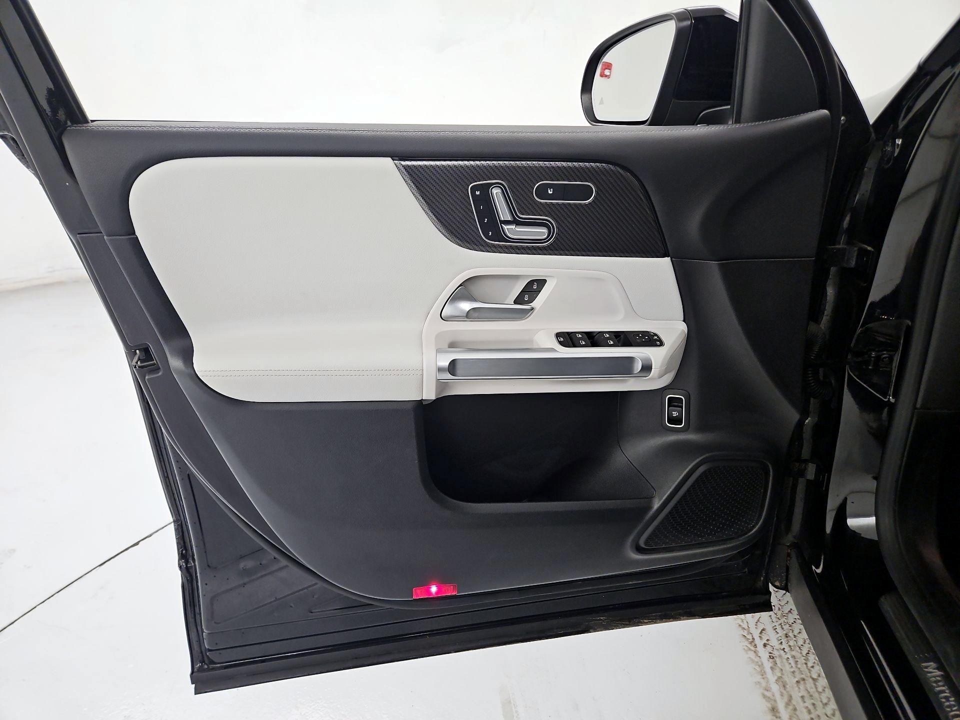 Thumbnail: 2021 Mercedes-Benz GLB - 12