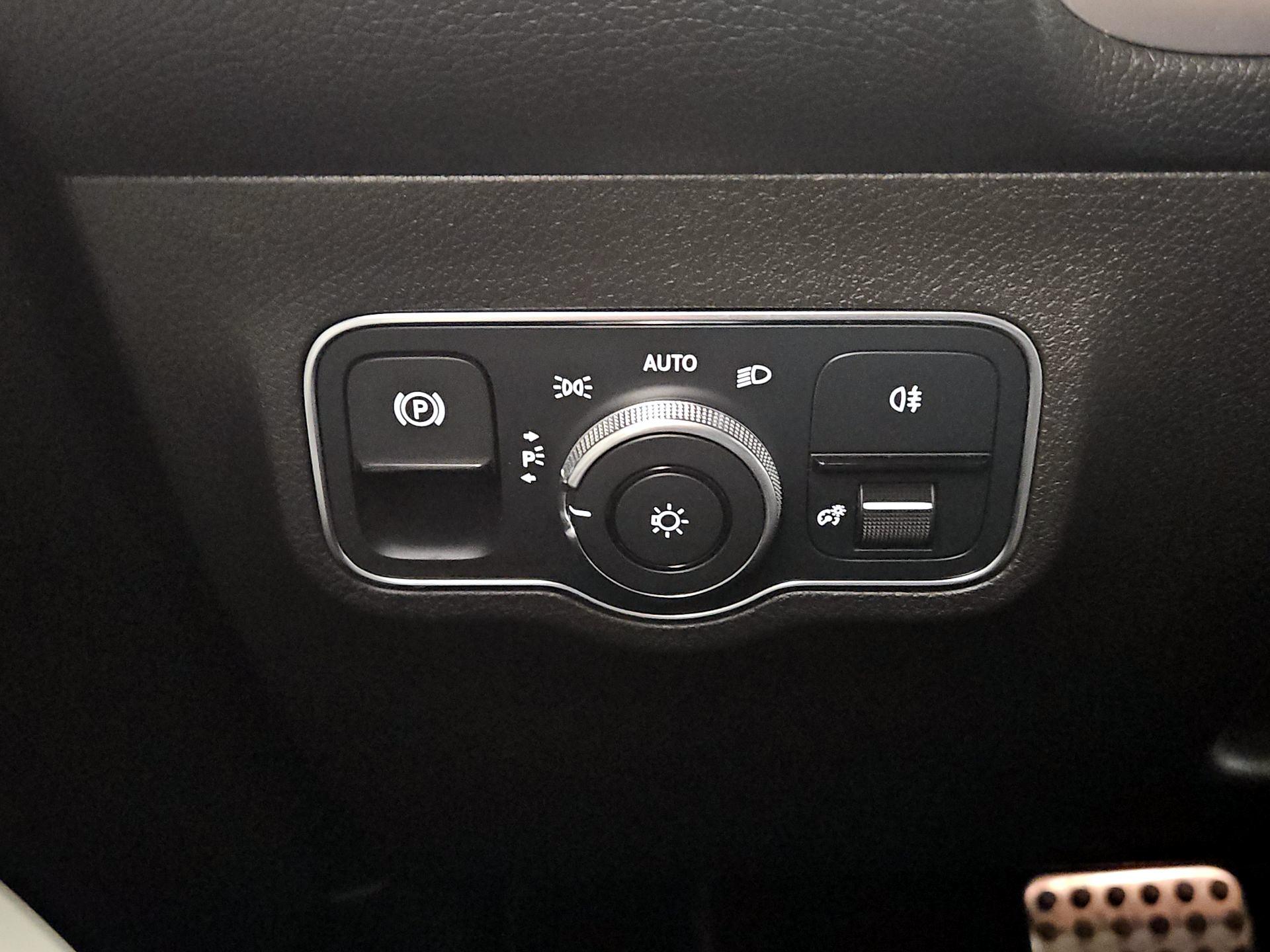 Thumbnail: 2021 Mercedes-Benz GLB - 13