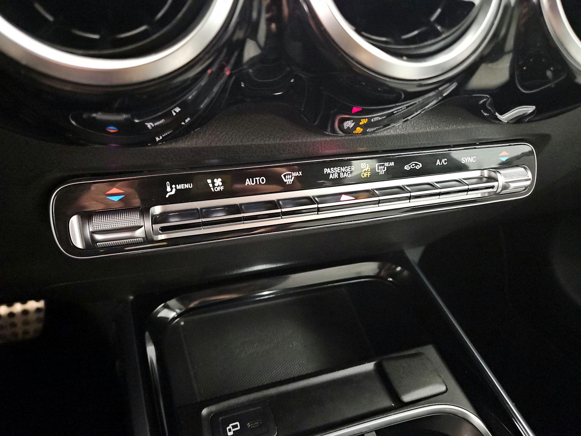 Thumbnail: 2021 Mercedes-Benz GLB - 16