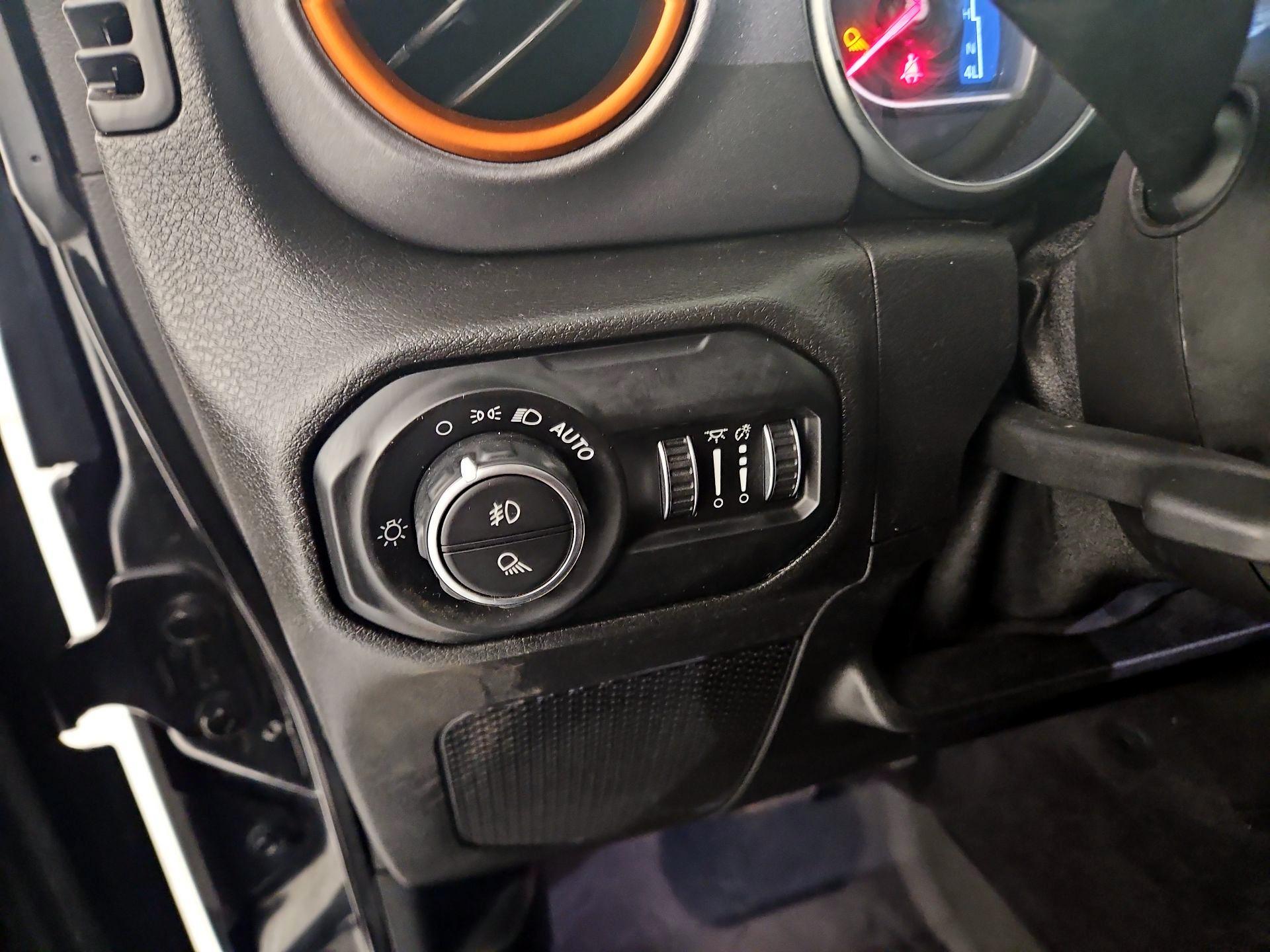 Thumbnail: 2021 Jeep Gladiator - 13