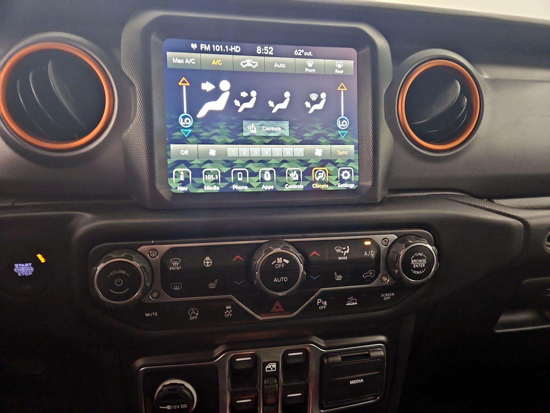 Thumbnail: 2021 Jeep Gladiator - 17