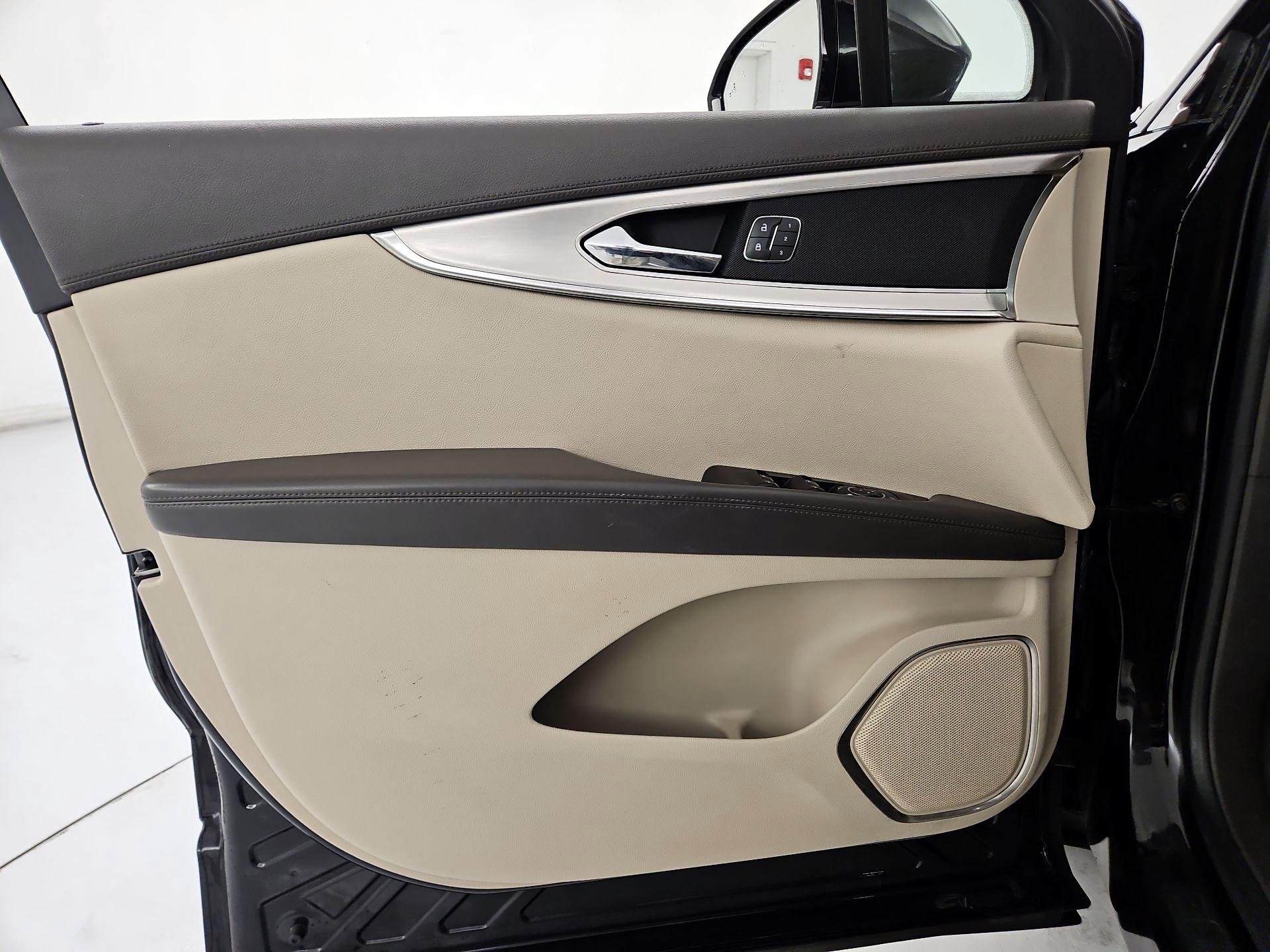 Thumbnail: 2020 Lincoln Nautilus - 12