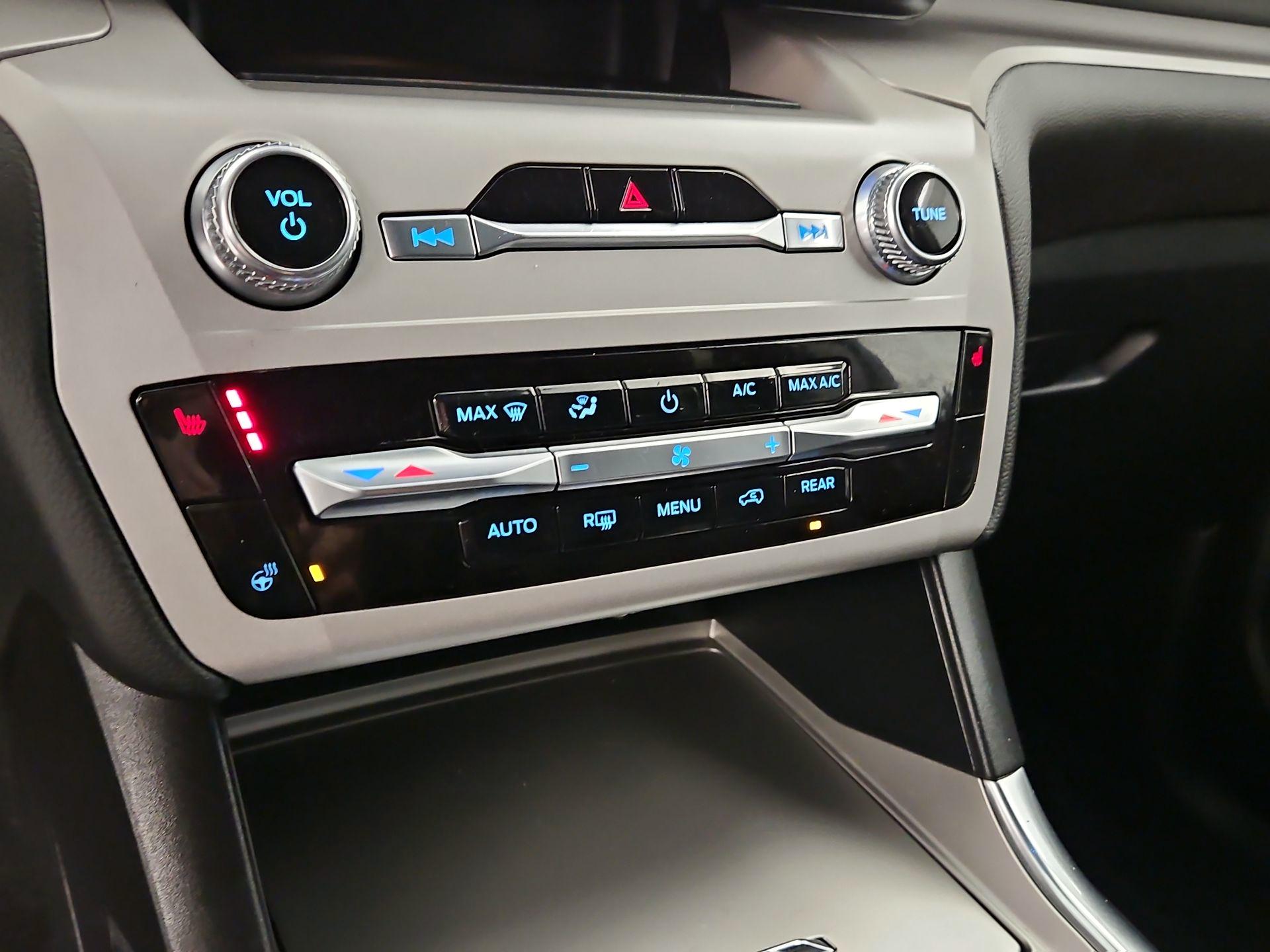 Thumbnail: 2023 Ford Explorer - 16