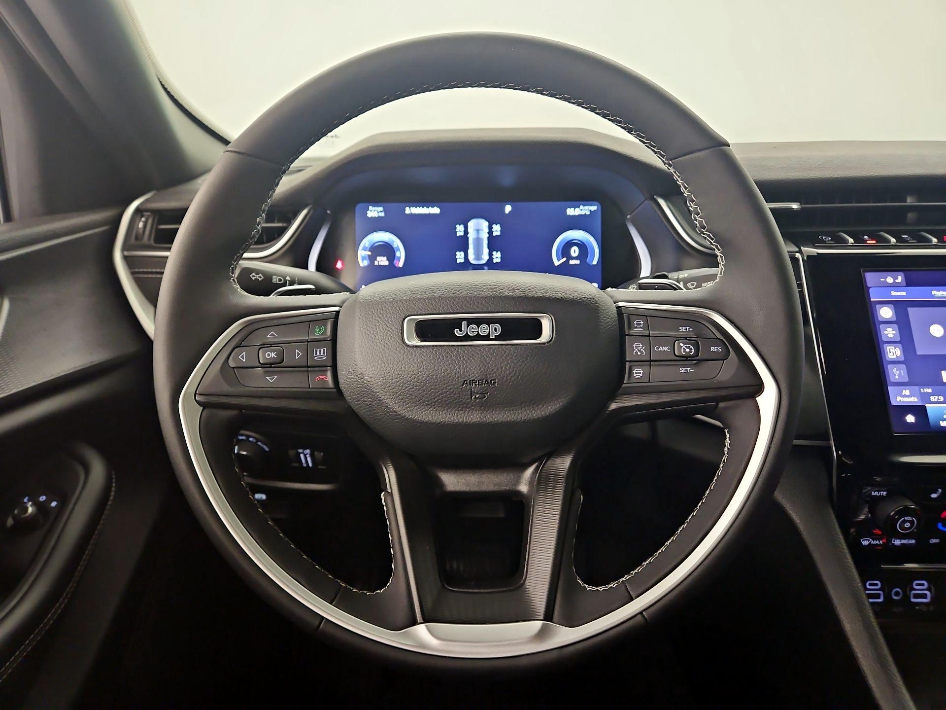 Thumbnail: 2024 Jeep Grand Cherokee - 10