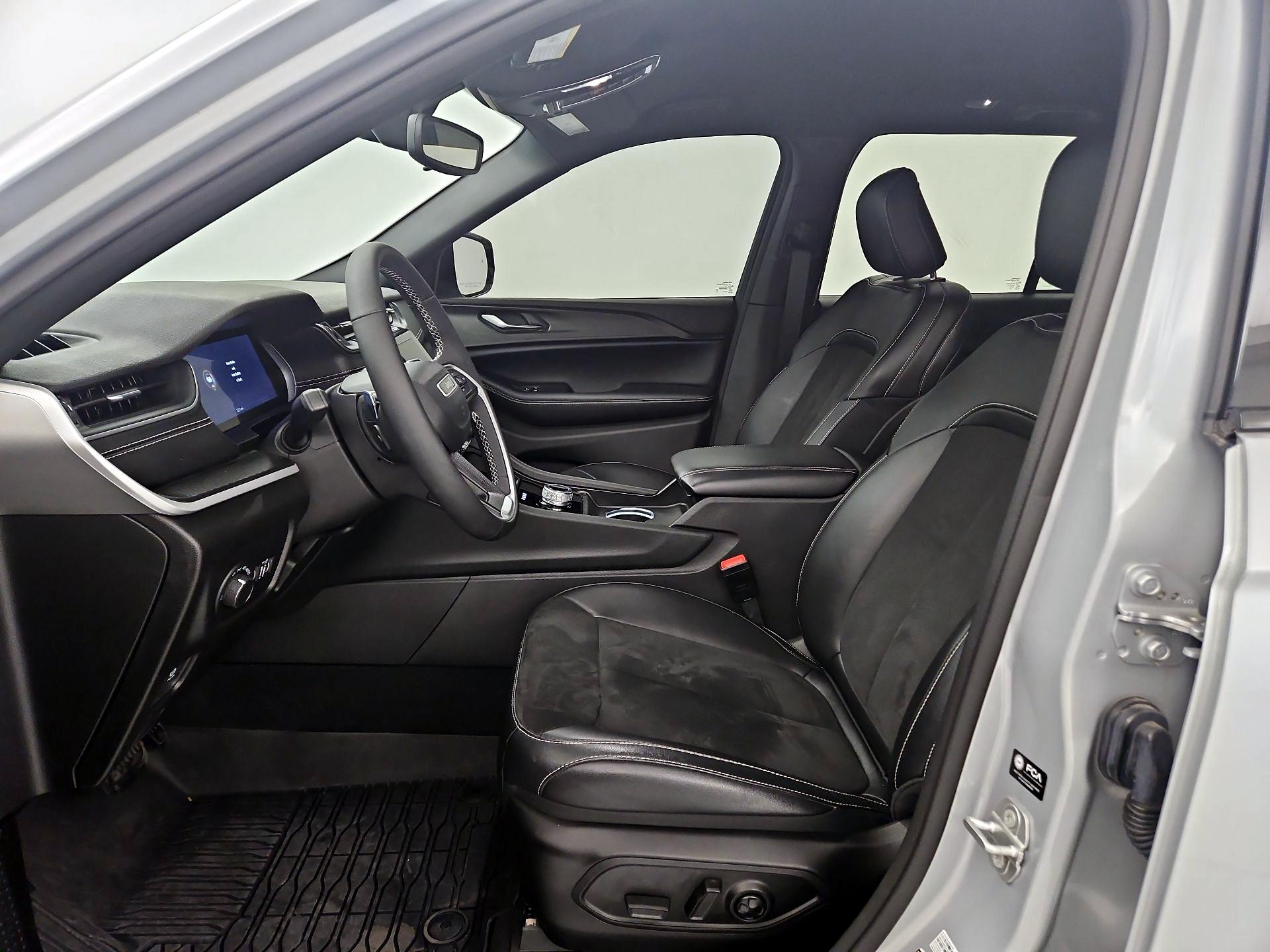 Thumbnail: 2024 Jeep Grand Cherokee - 11