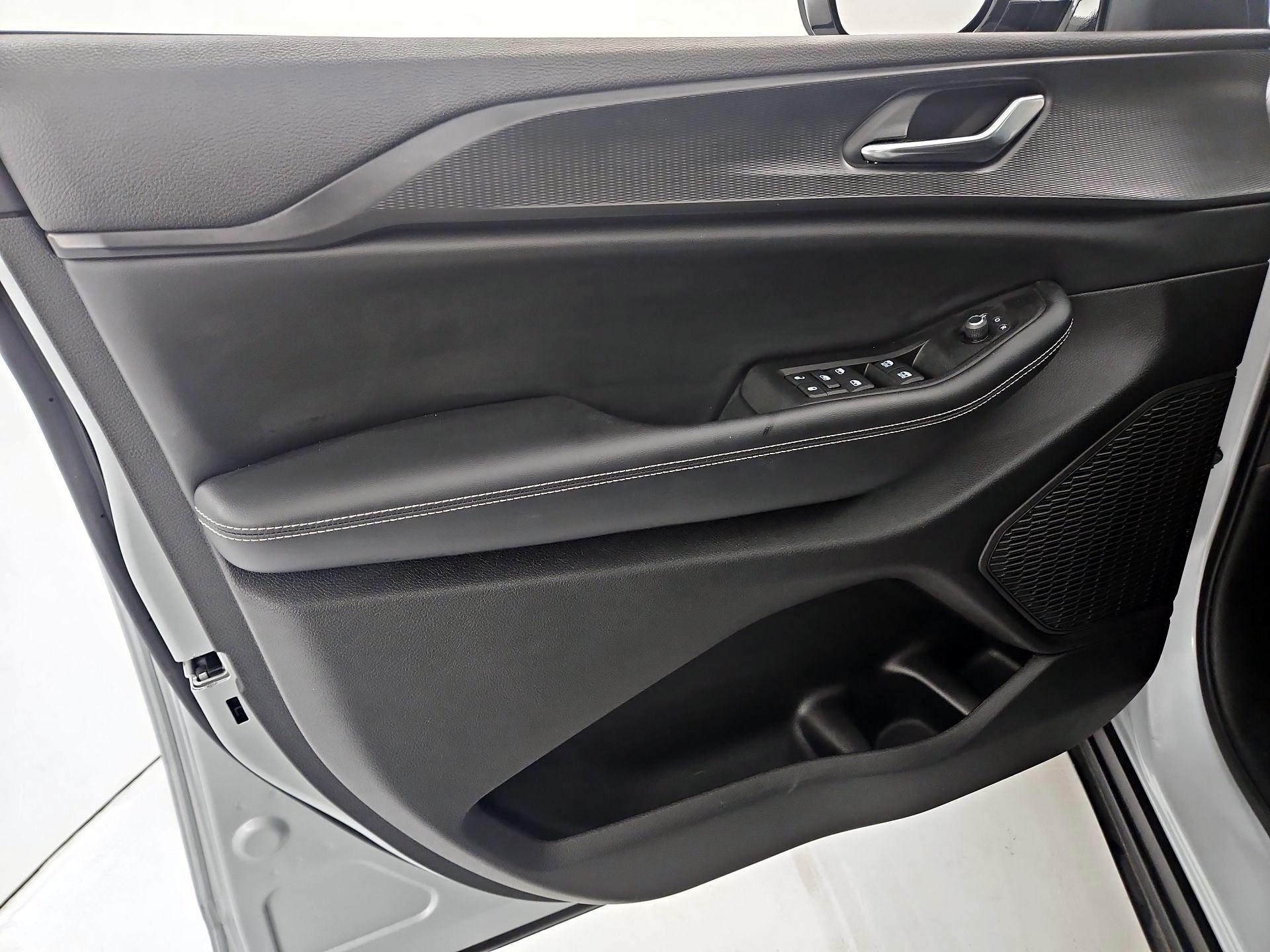 Thumbnail: 2024 Jeep Grand Cherokee - 12