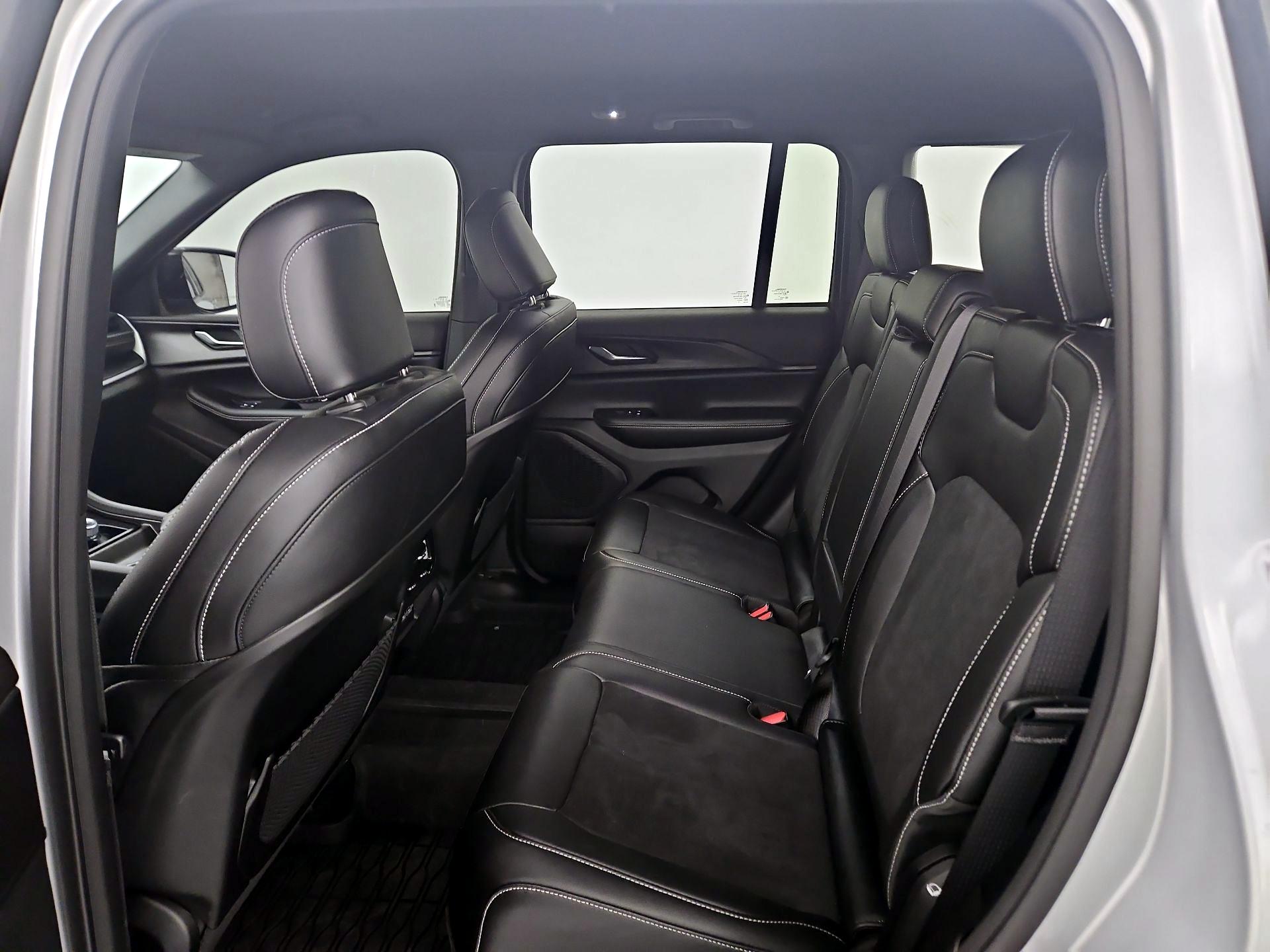 Thumbnail: 2024 Jeep Grand Cherokee - 19