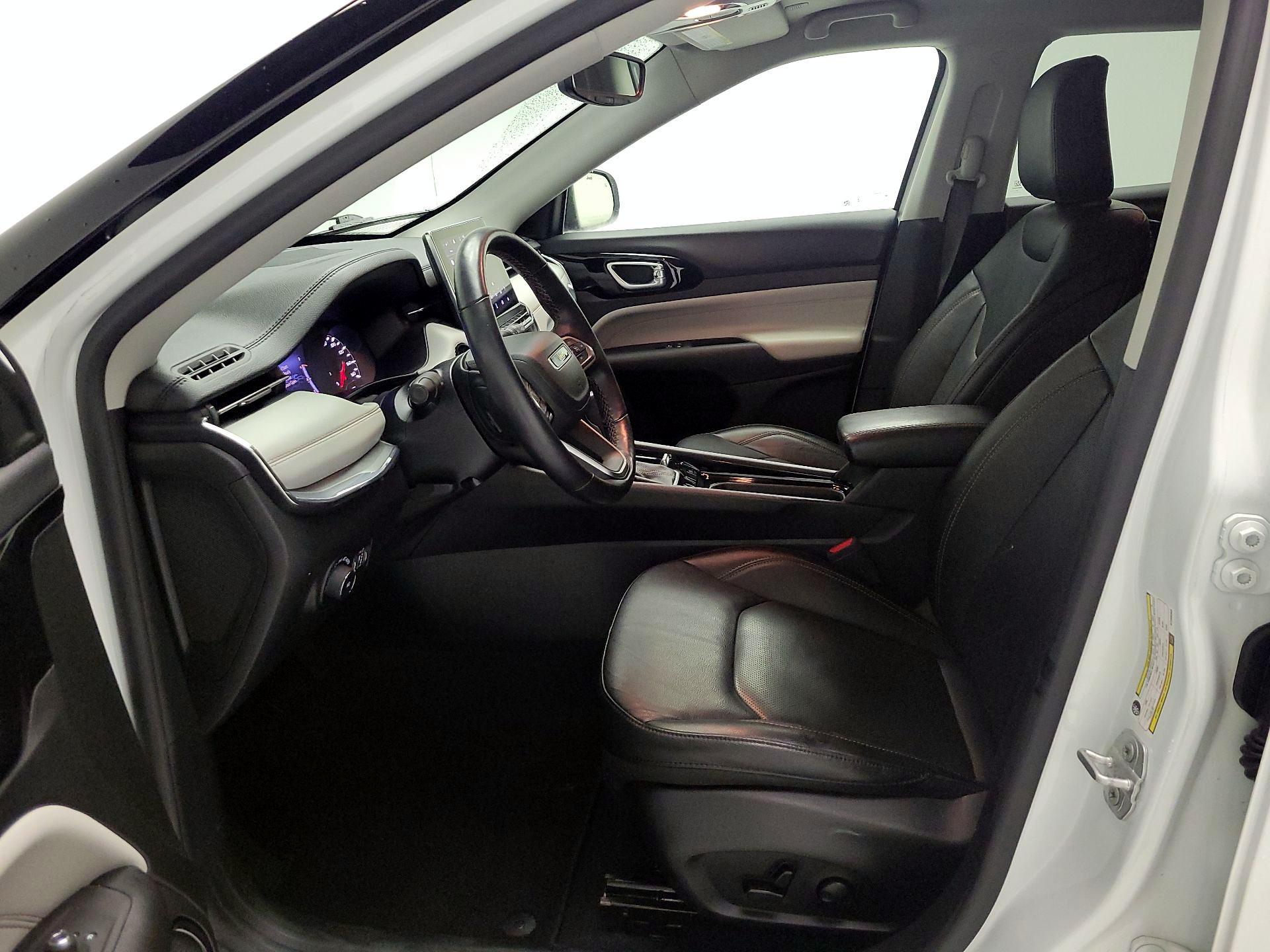 Thumbnail: 2022 Jeep Compass - 11