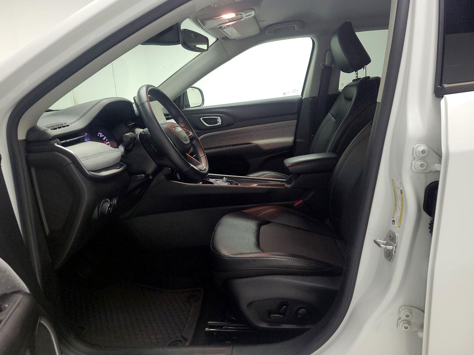 Thumbnail: 2022 Jeep Compass - 11