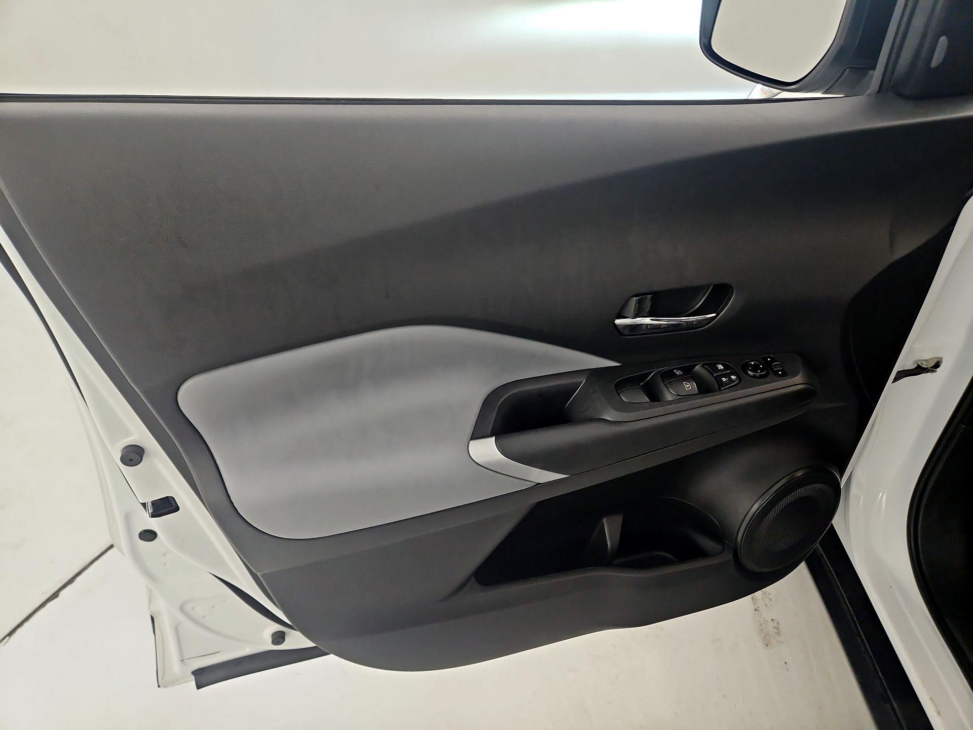 Thumbnail: 2023 Nissan Kicks - 12