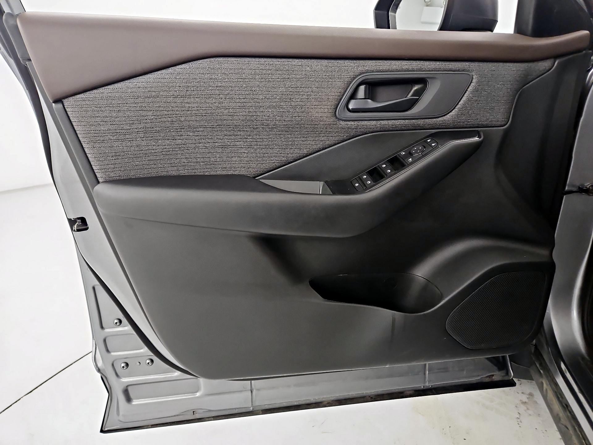 Thumbnail: 2023 Nissan Rogue - 12