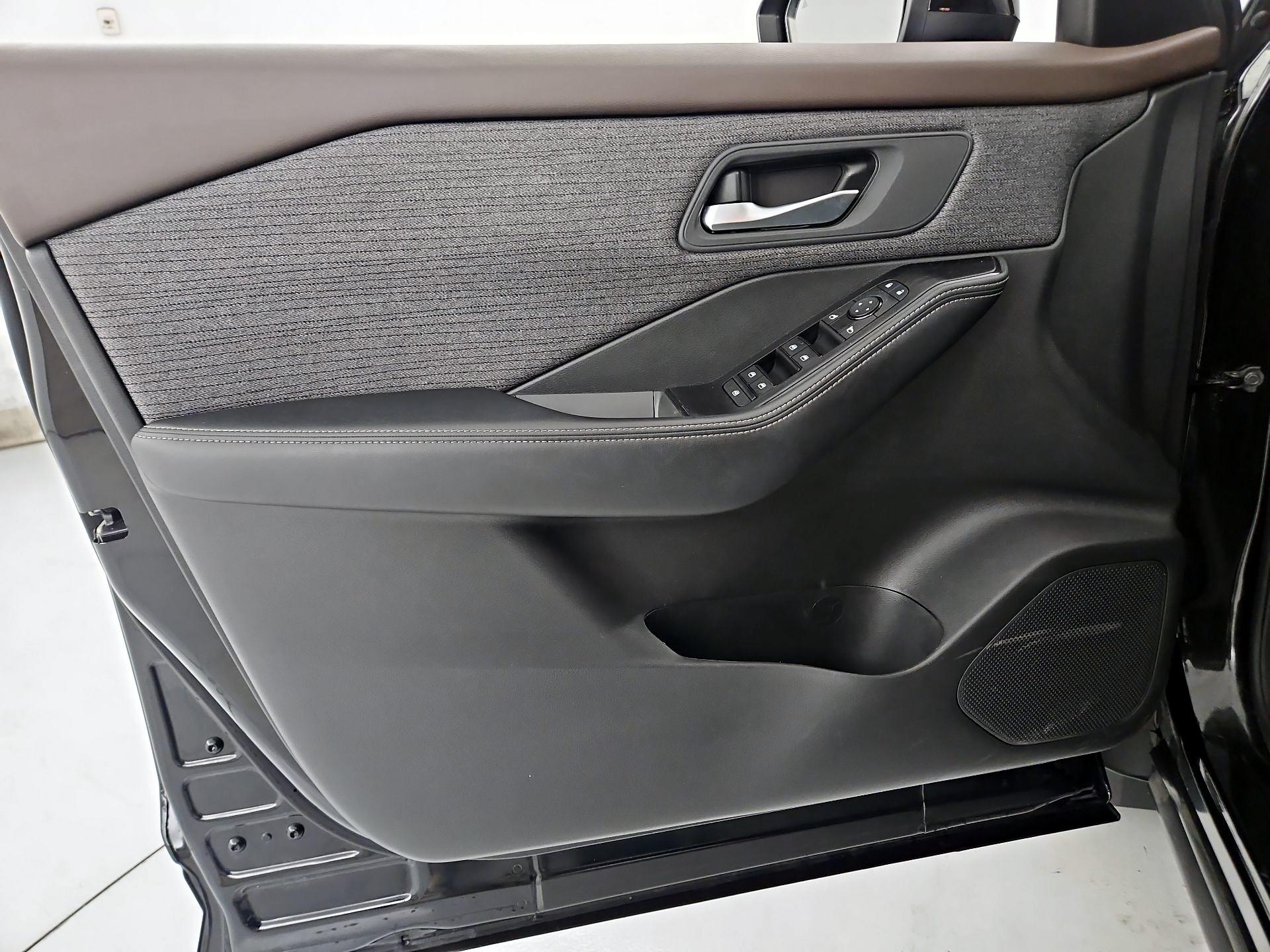 Thumbnail: 2023 Nissan Rogue - 12