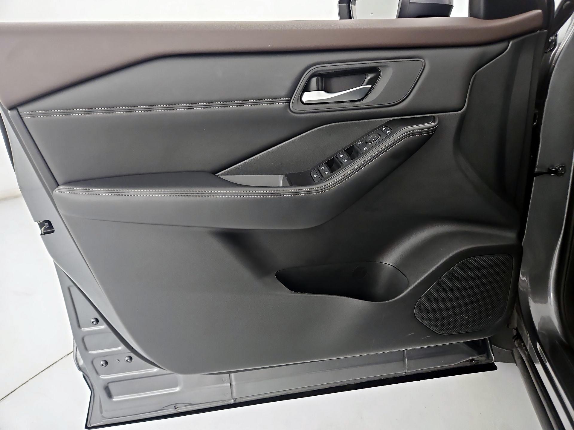 Thumbnail: 2023 Nissan Rogue - 12