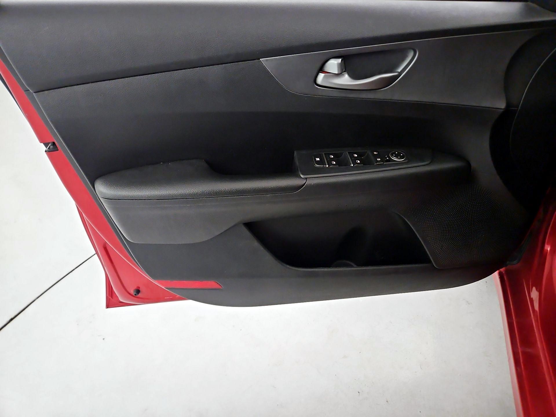 Thumbnail: 2020 Kia Forte - 12