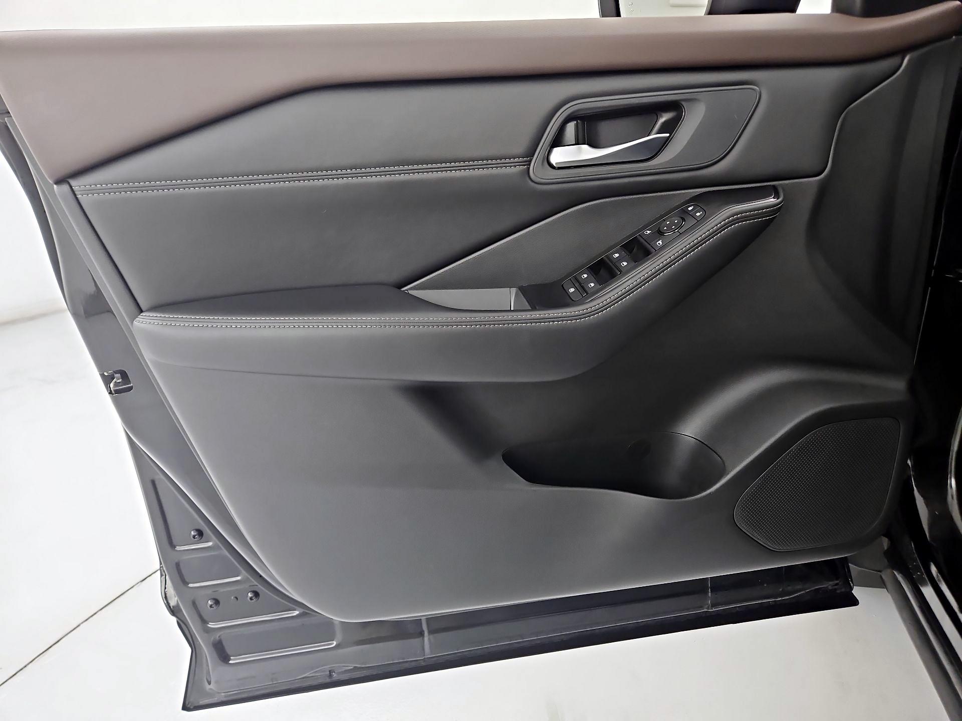 Thumbnail: 2023 Nissan Rogue - 12