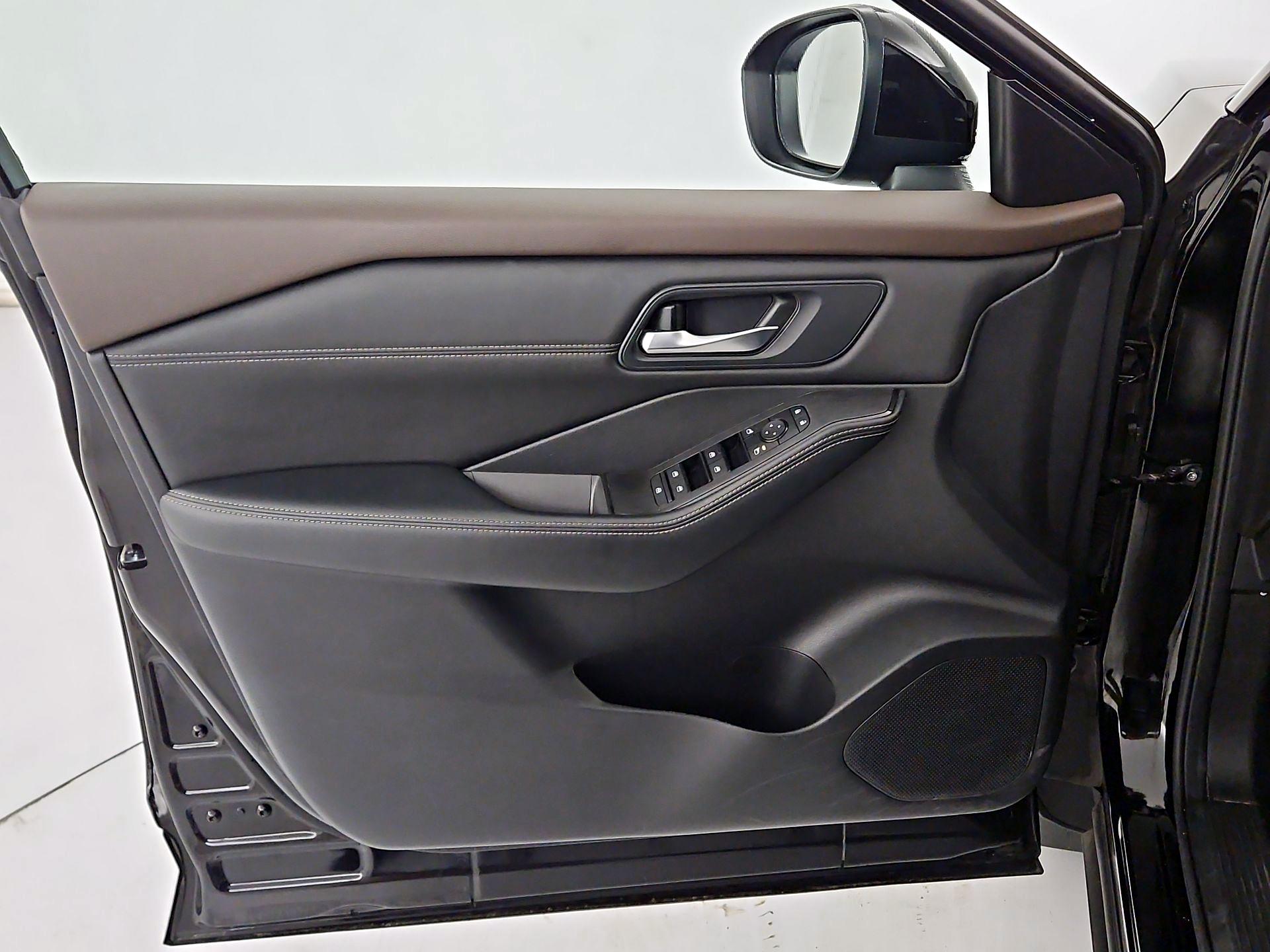 Thumbnail: 2023 Nissan Rogue - 12