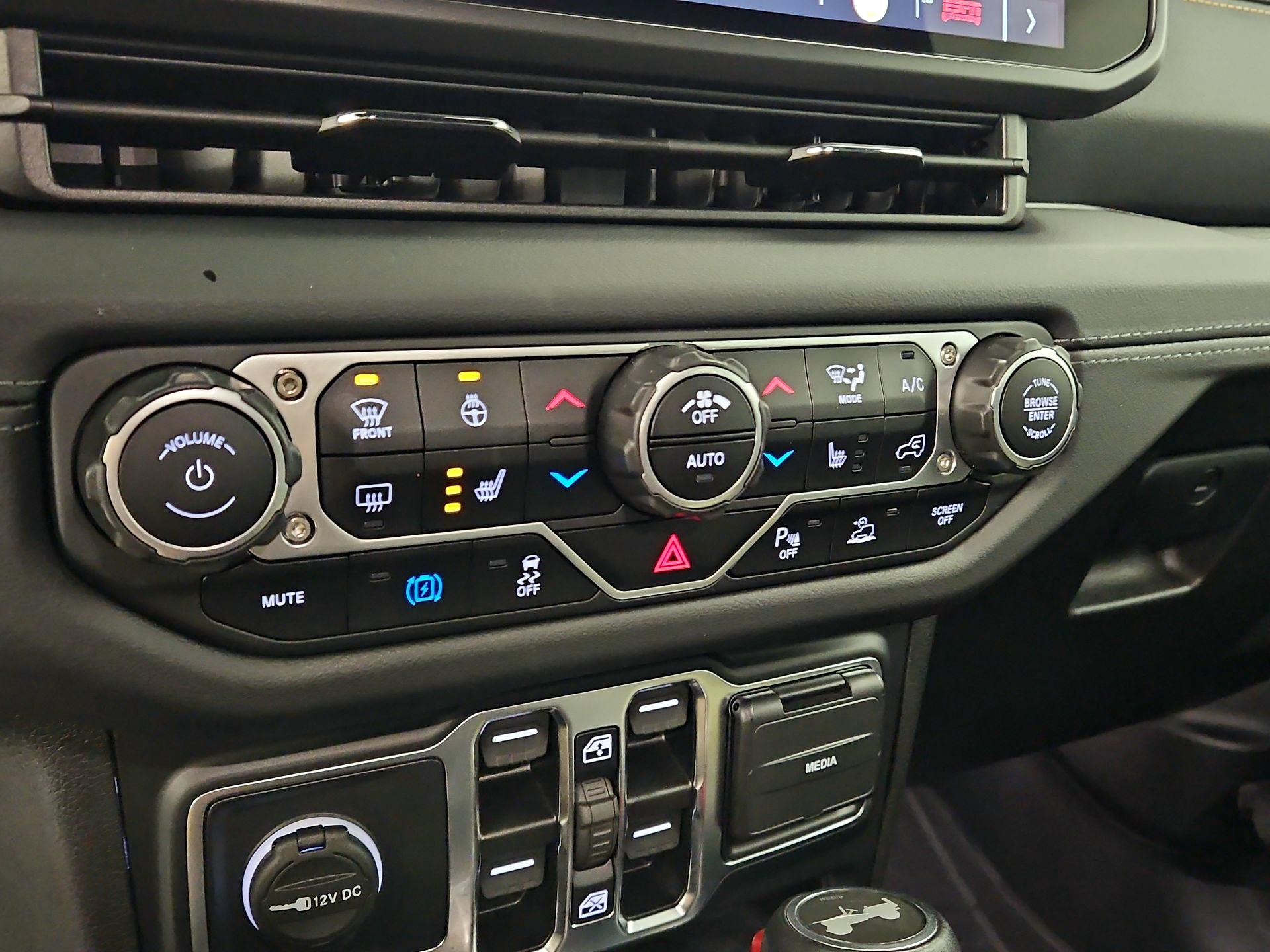 Thumbnail: 2024 Jeep Wrangler - 15