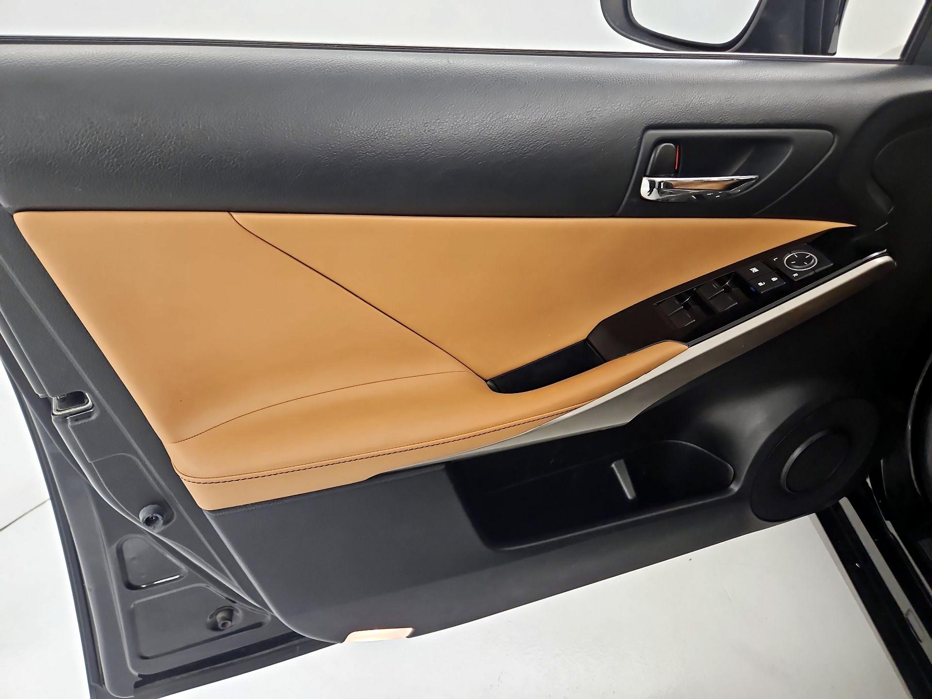 Thumbnail: 2015 Lexus IS - 12