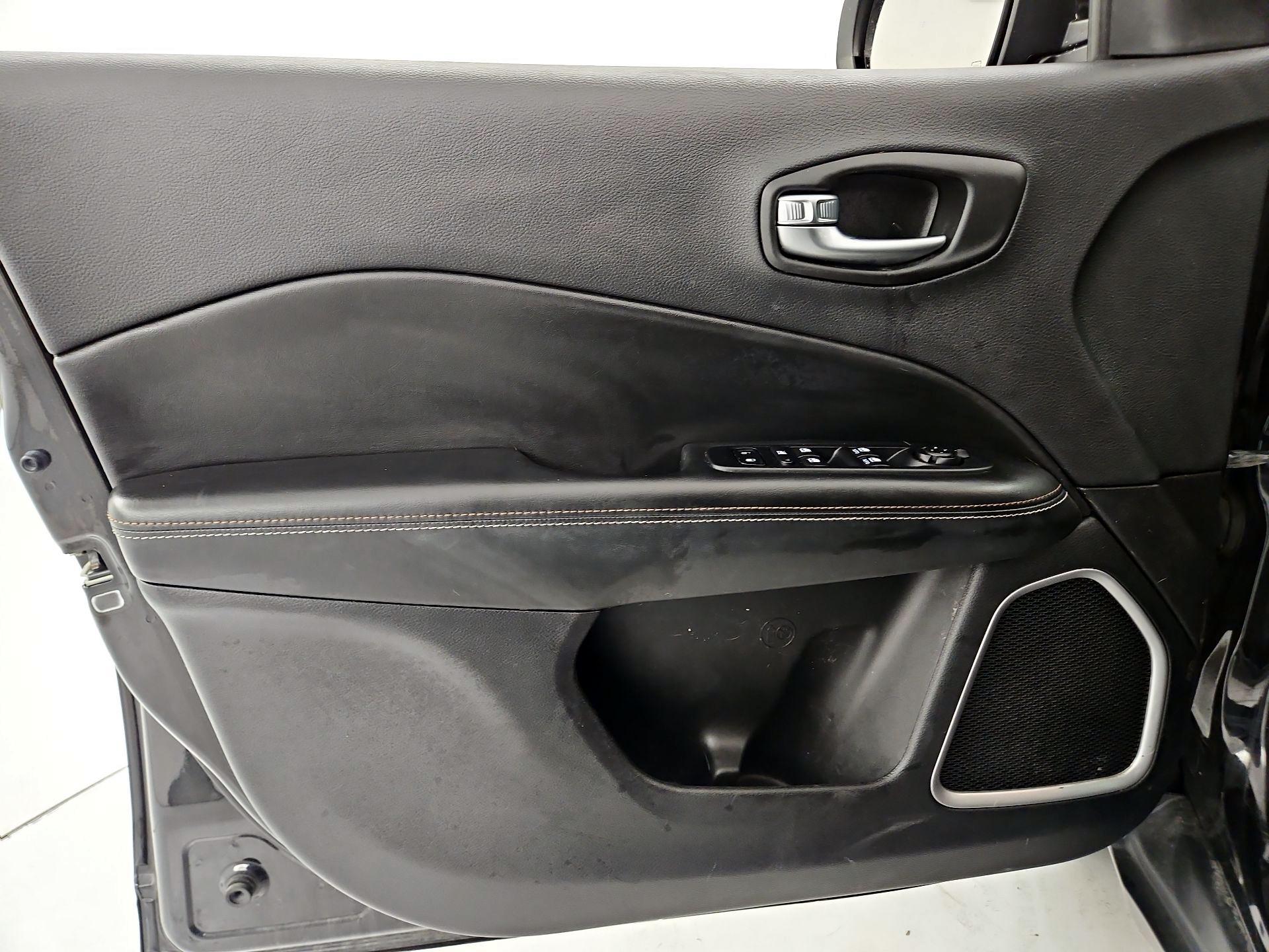 Thumbnail: 2018 Jeep Compass - 12