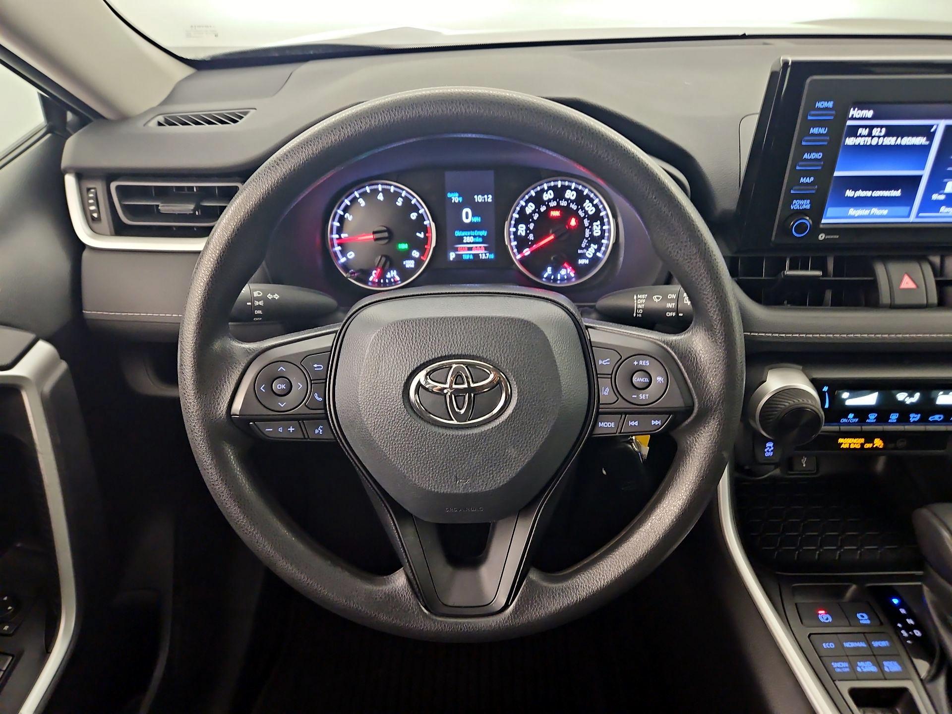 Thumbnail: 2022 Toyota RAV4 - 10