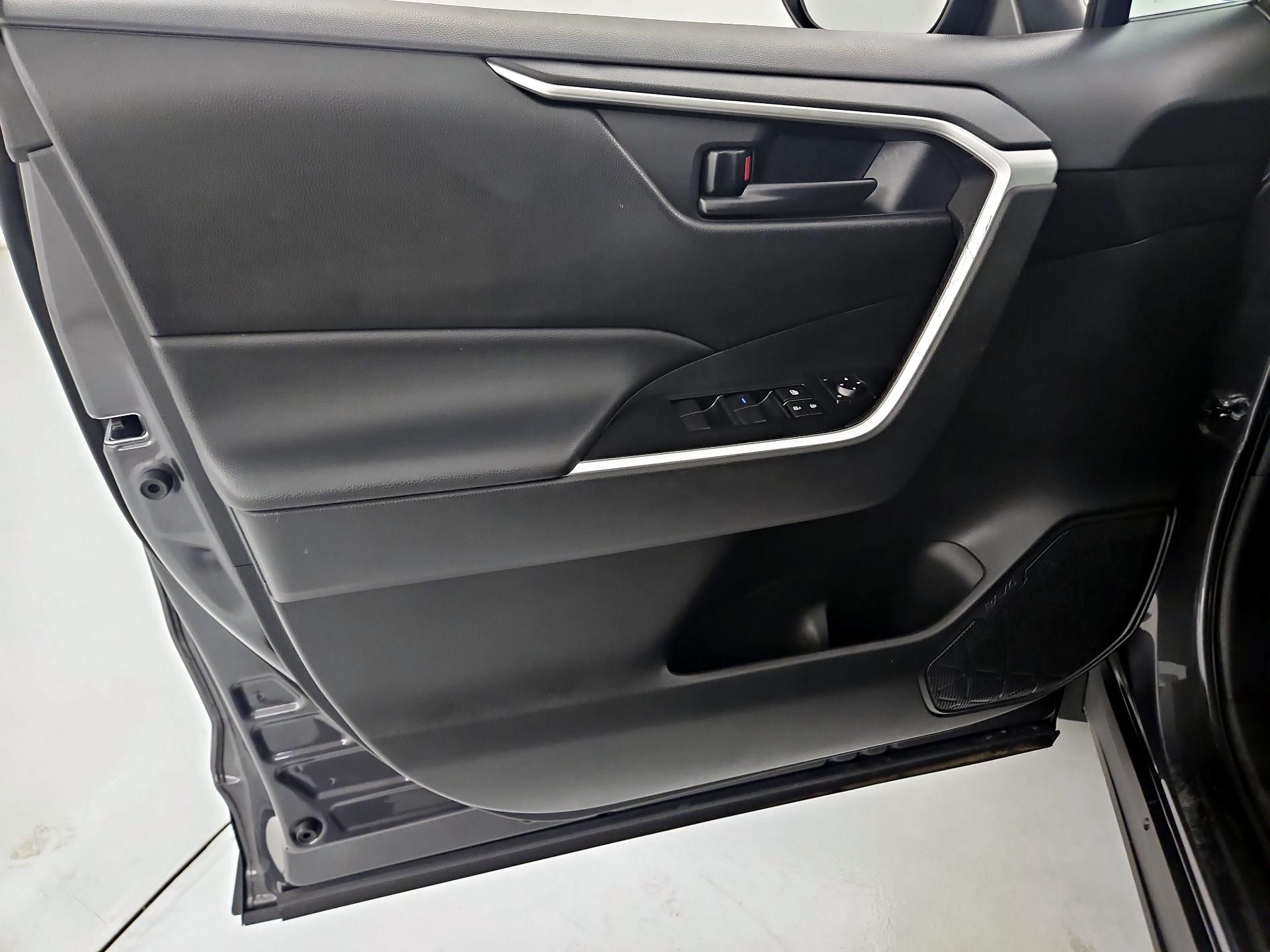 Thumbnail: 2022 Toyota RAV4 - 12