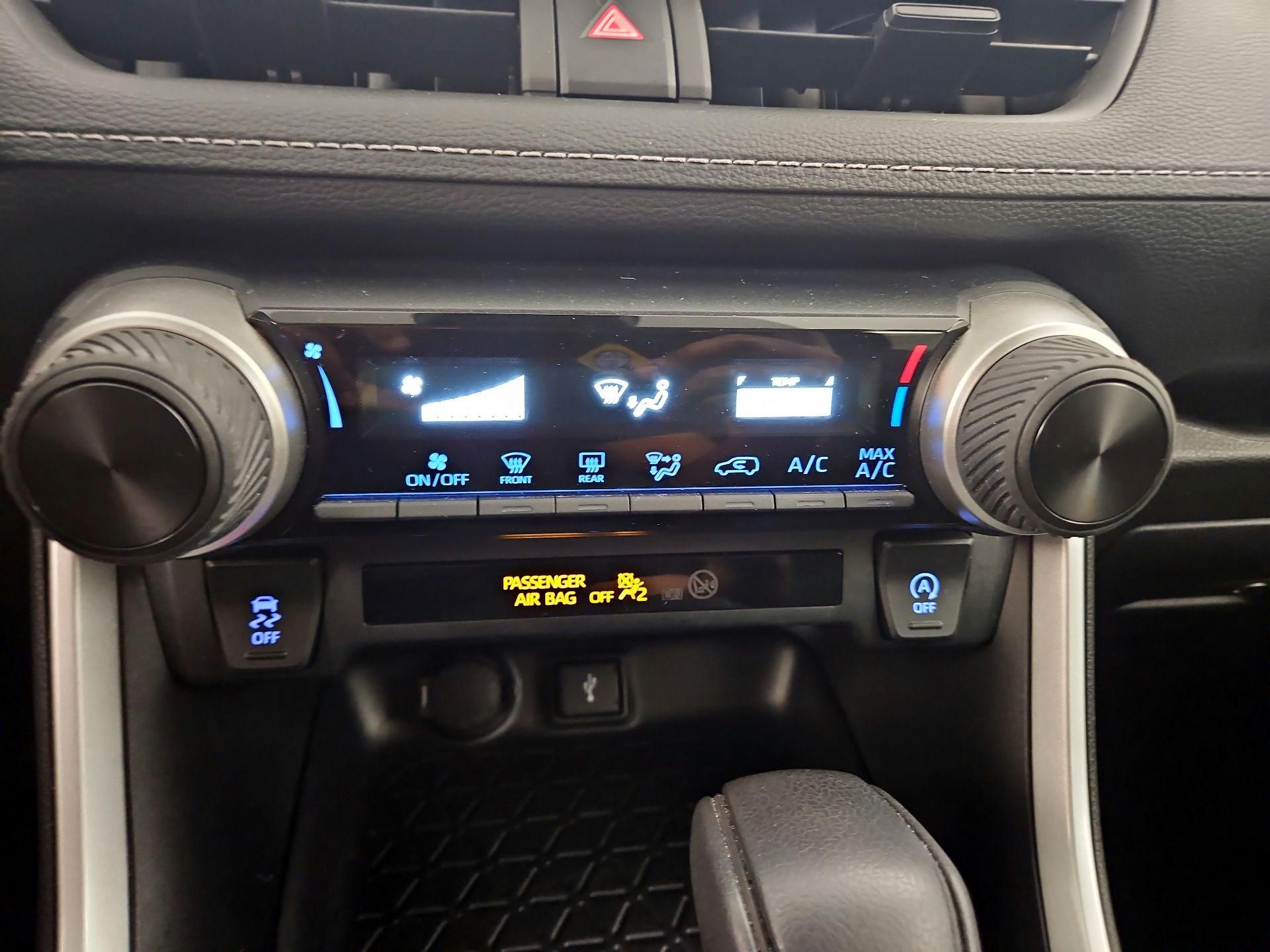 Thumbnail: 2022 Toyota RAV4 - 16