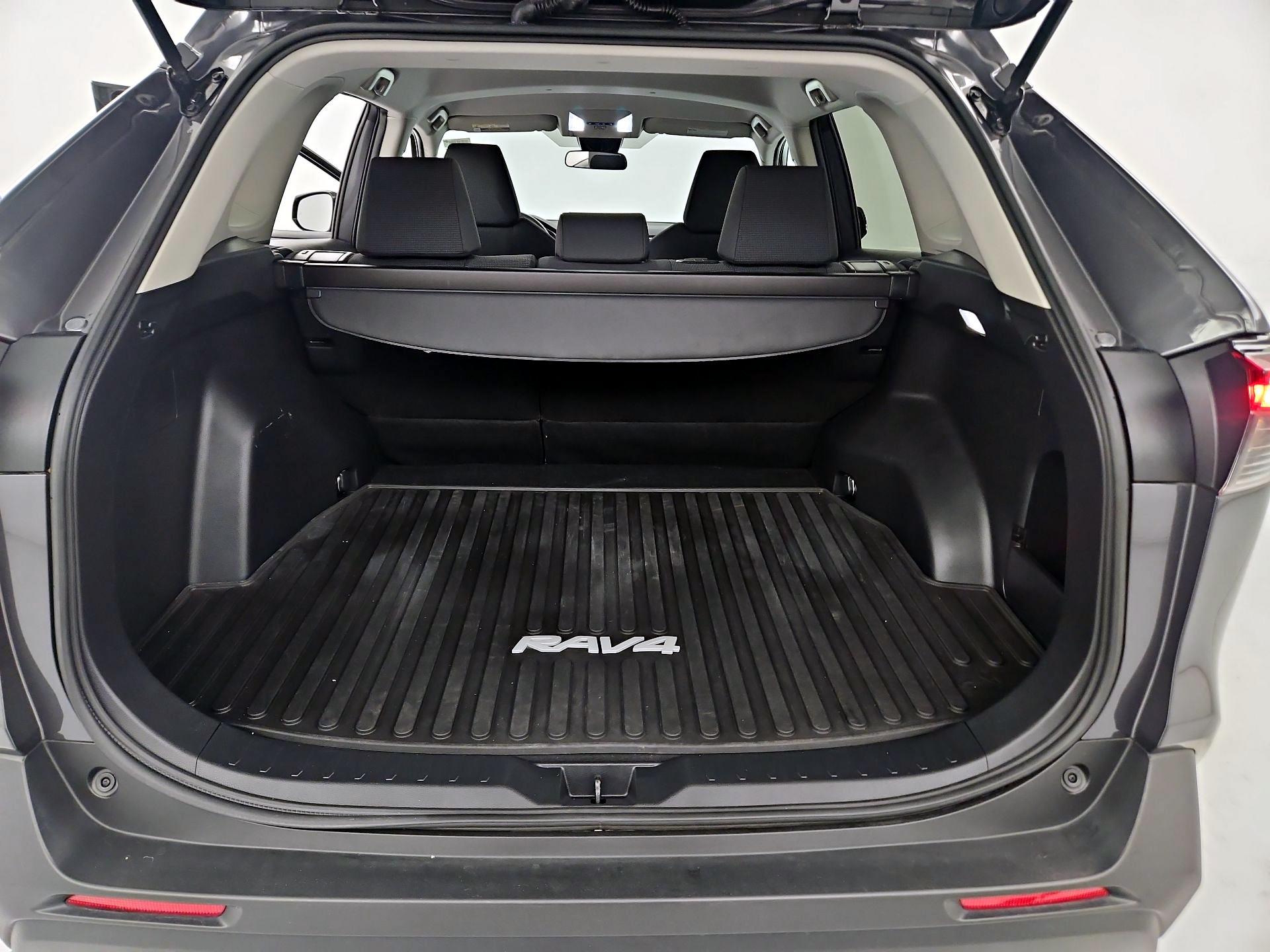 Thumbnail: 2022 Toyota RAV4 - 20